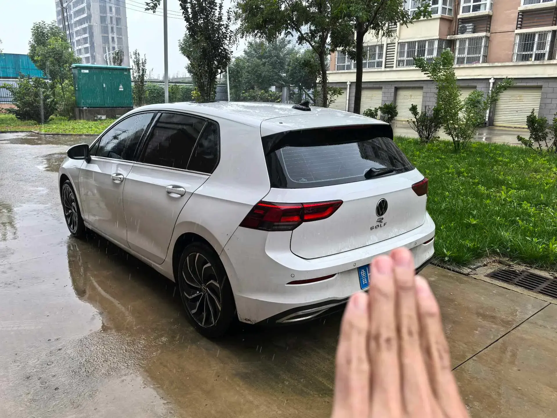 2021 VOLKSWAGEN GOLF thumbnail 4