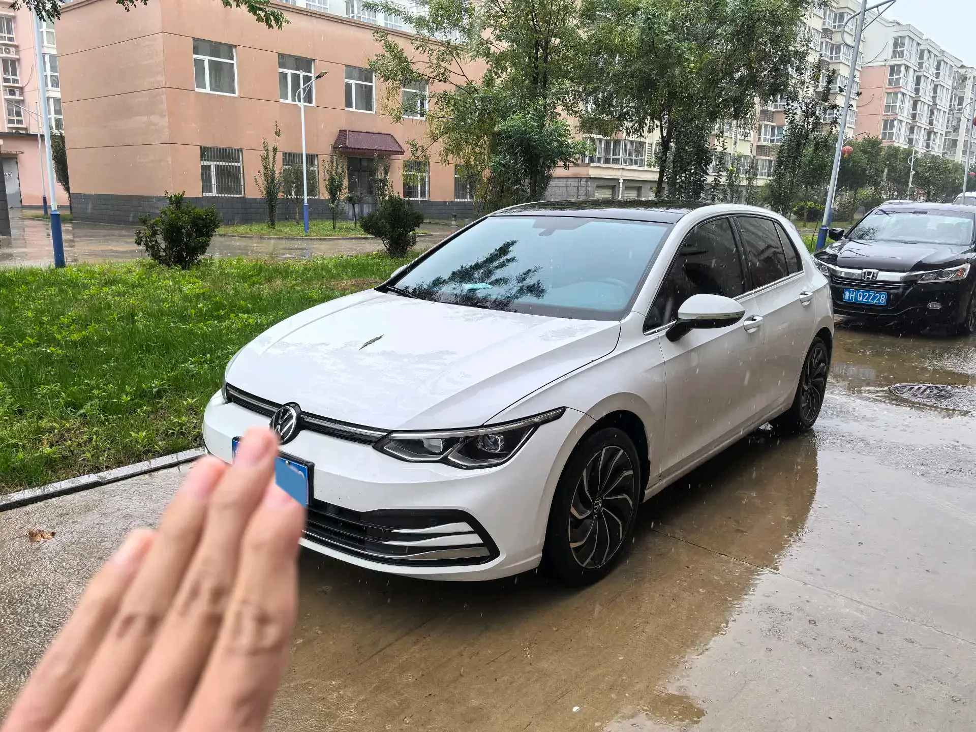 2021 VOLKSWAGEN GOLF view 1