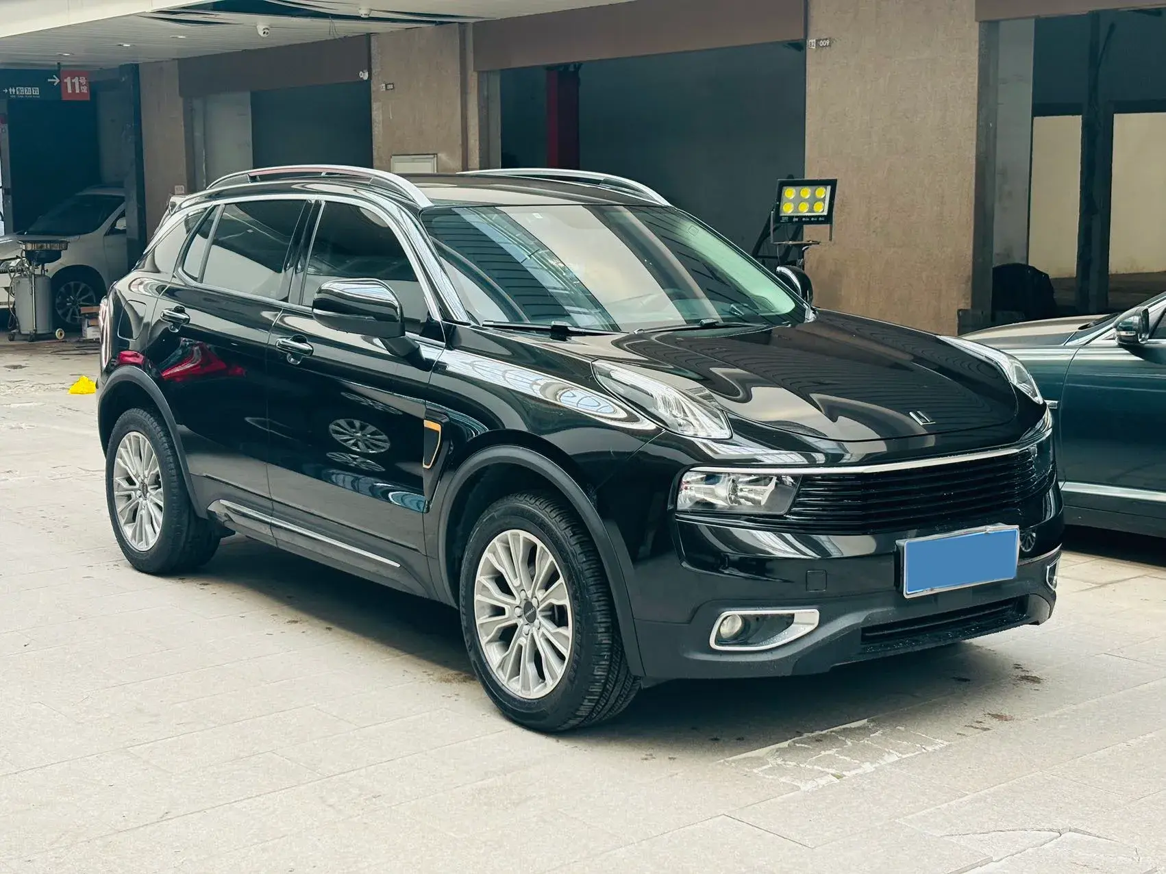 2018 LYNK&CO 01 thumbnail 3