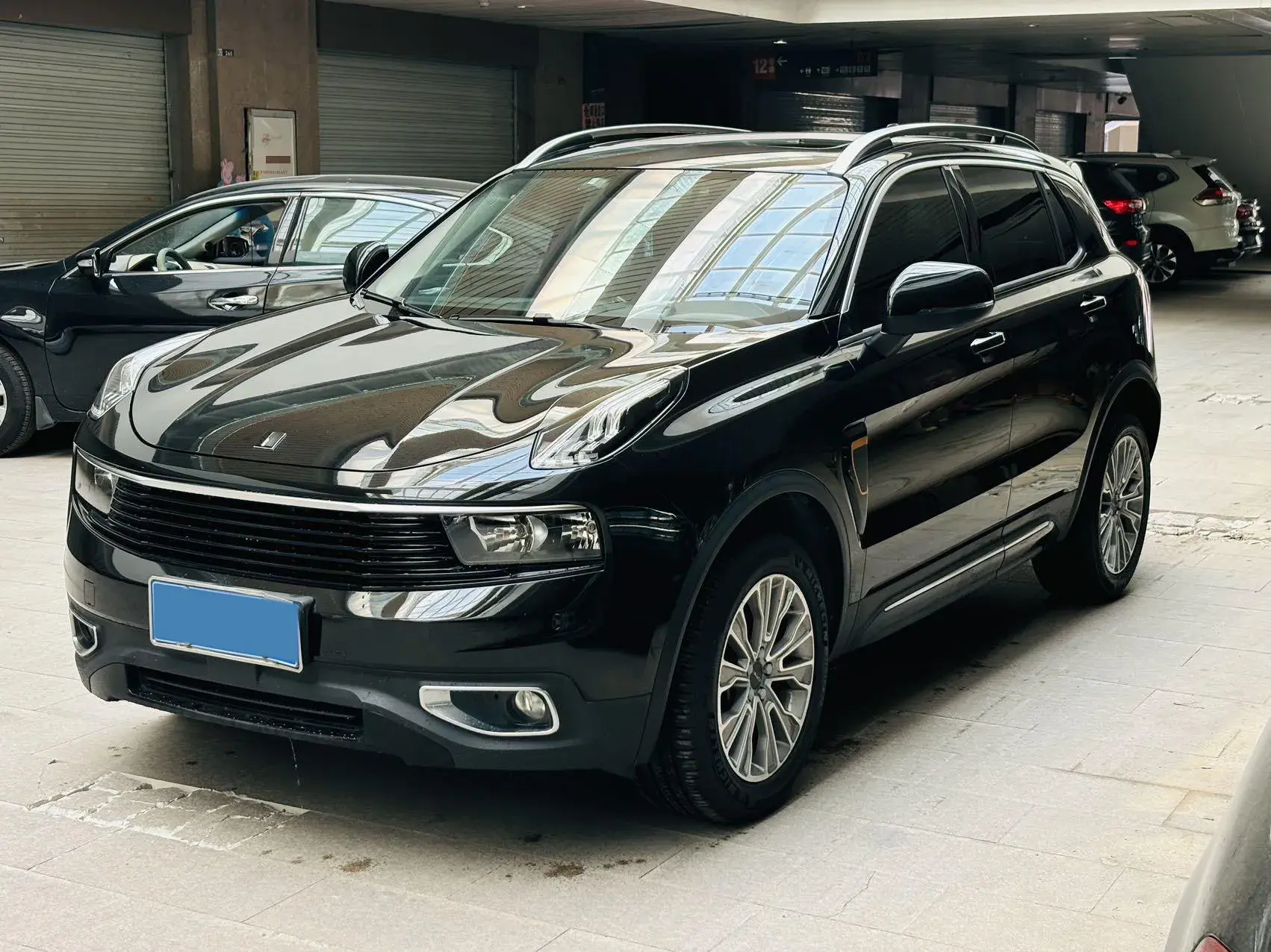 2018 LYNK&CO 01 view 1