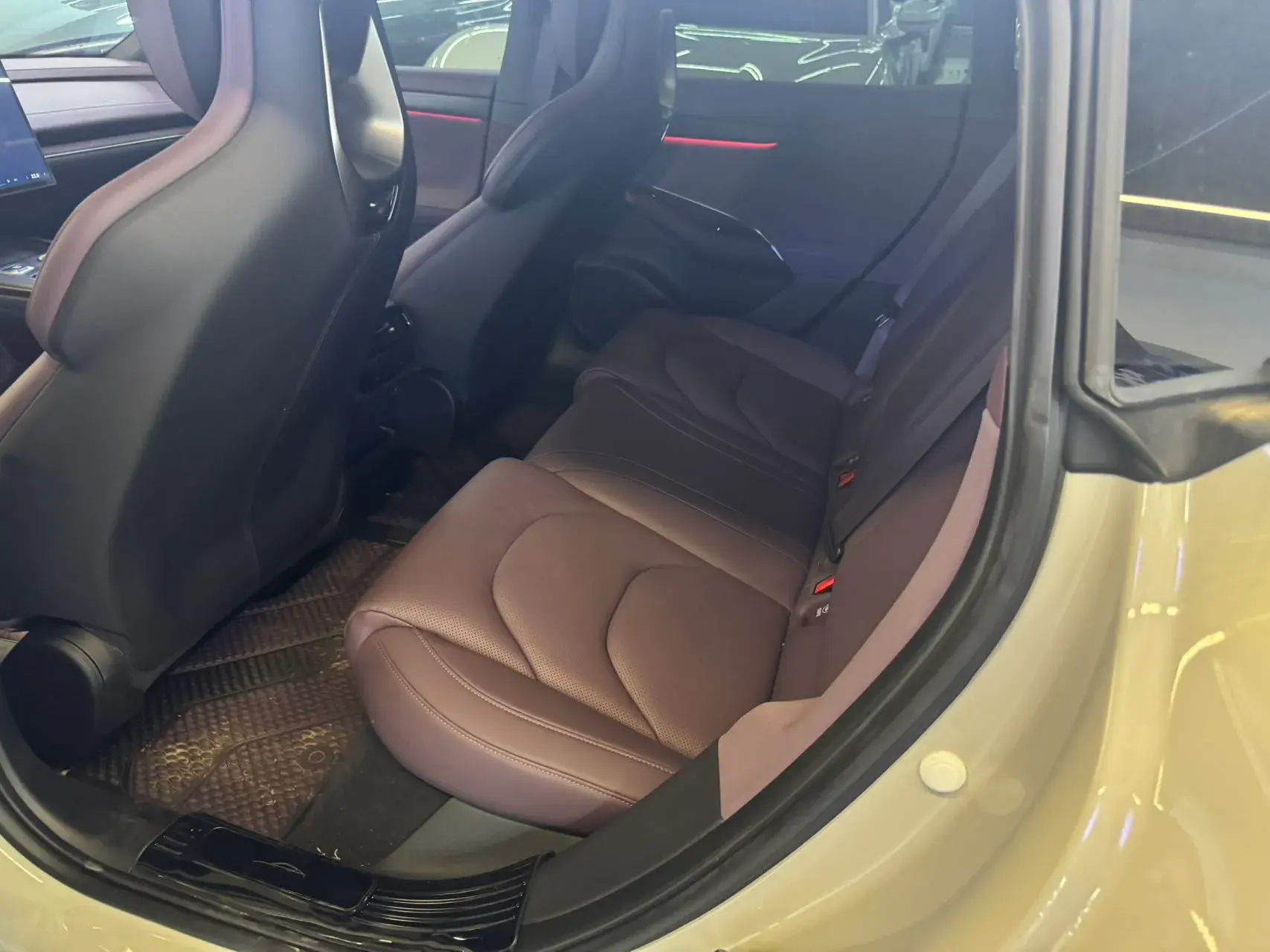 2024 MI SU7 thumbnail 4