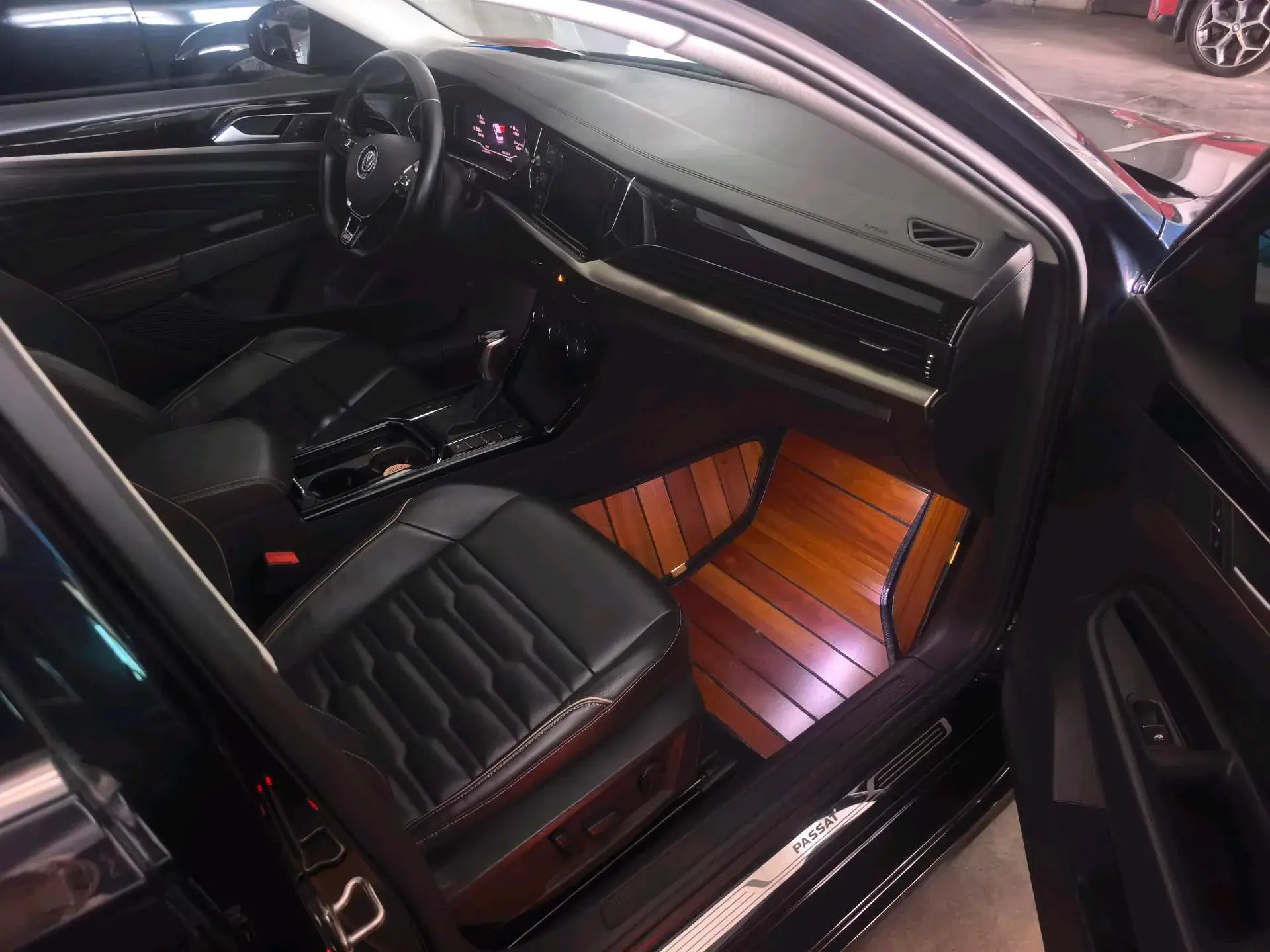 2019 VOLKSWAGEN PASSAT thumbnail 3