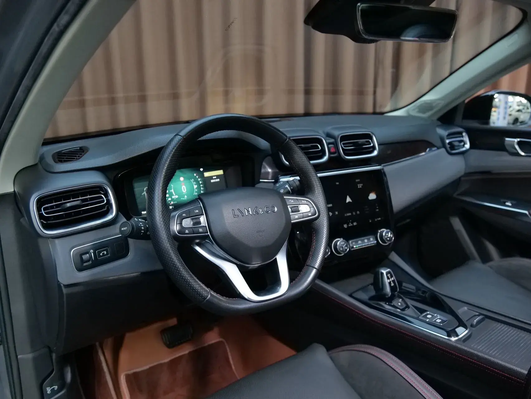 2018 LYNK&CO 02 thumbnail 3