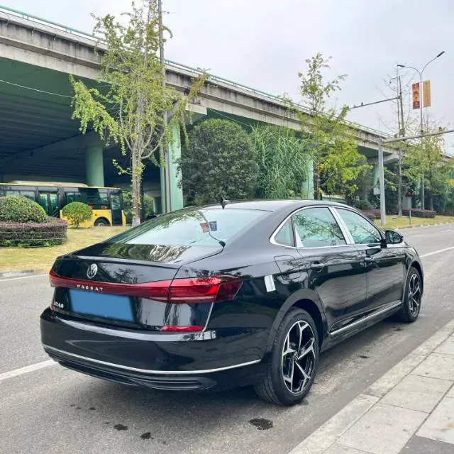 2025 VOLKSWAGEN PASSAT thumbnail 3