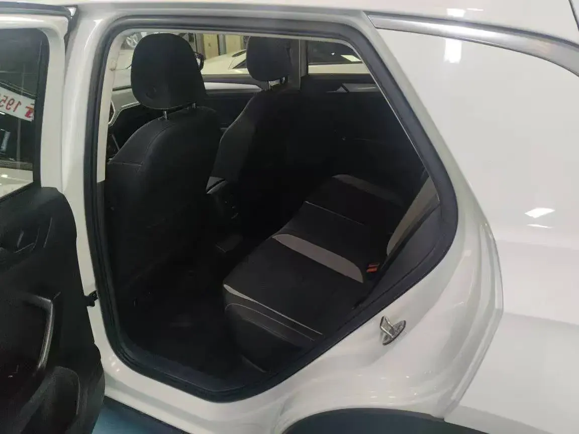 2022 VOLKSWAGEN T-ROC thumbnail 4