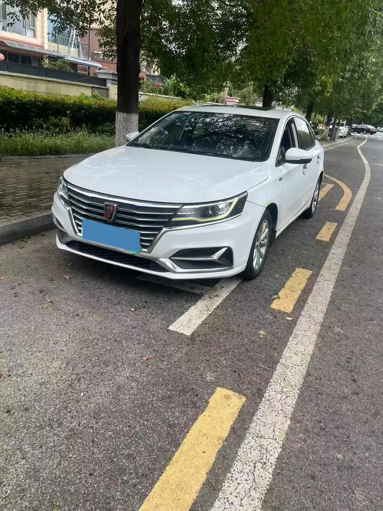 2017 ROEWE I6 view 1