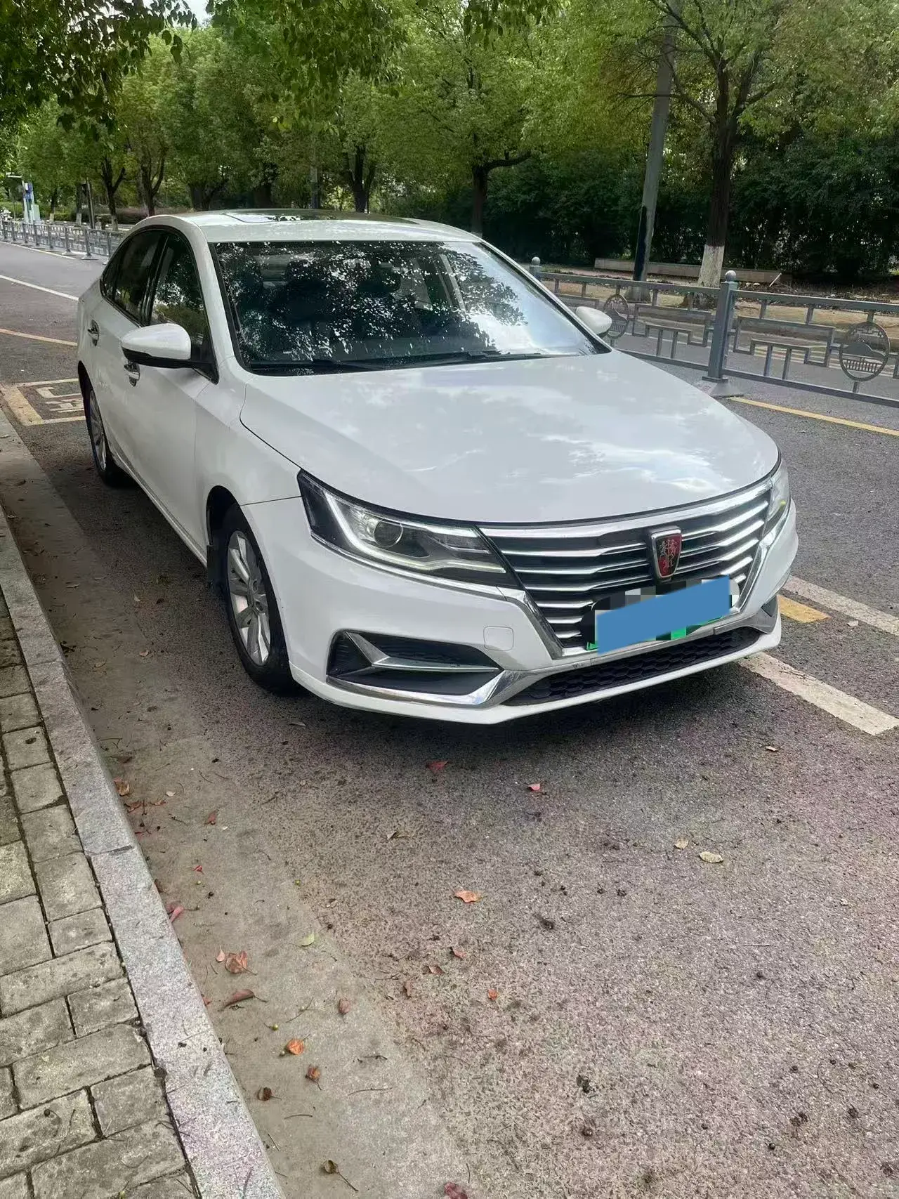 2017 ROEWE I6 thumbnail 2