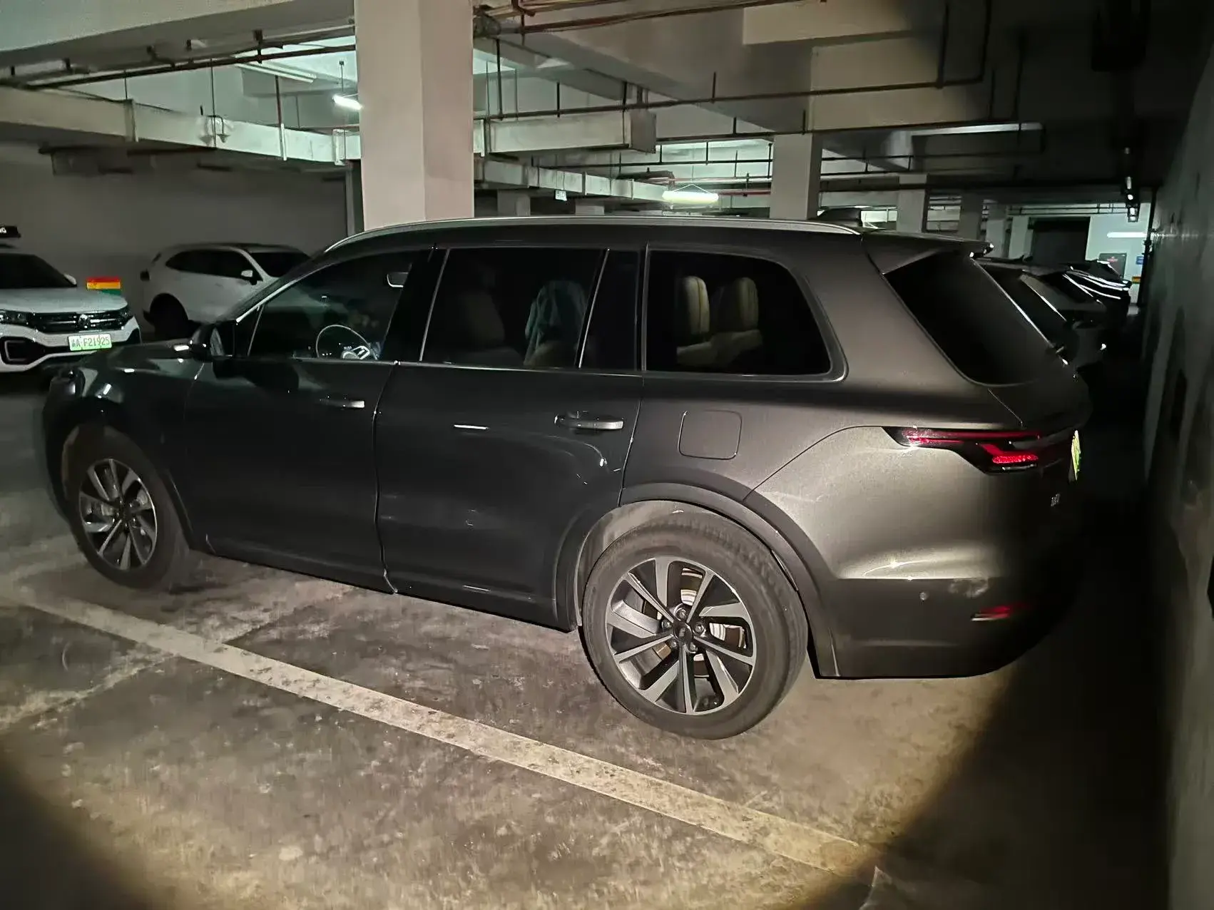 2021 LI ONE thumbnail 3