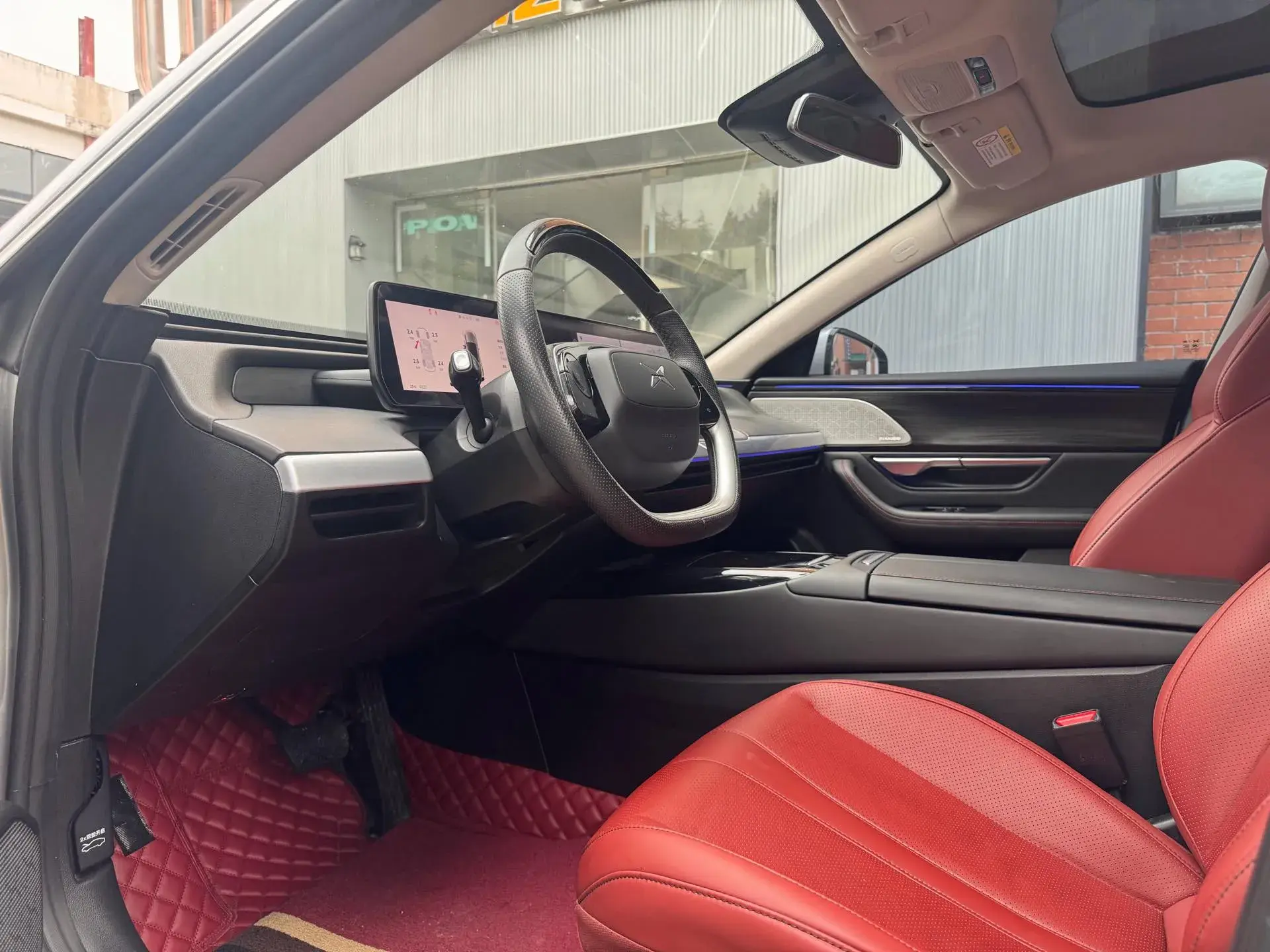 2020 XPENG P7 thumbnail 4