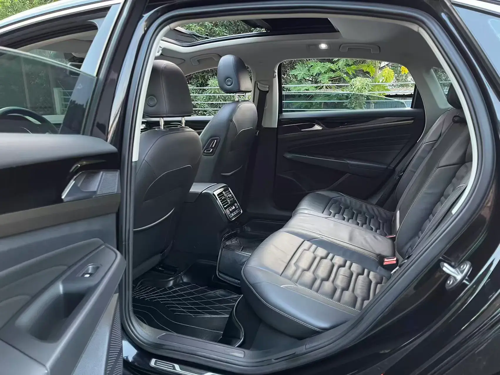 2019 VOLKSWAGEN PASSAT thumbnail 2