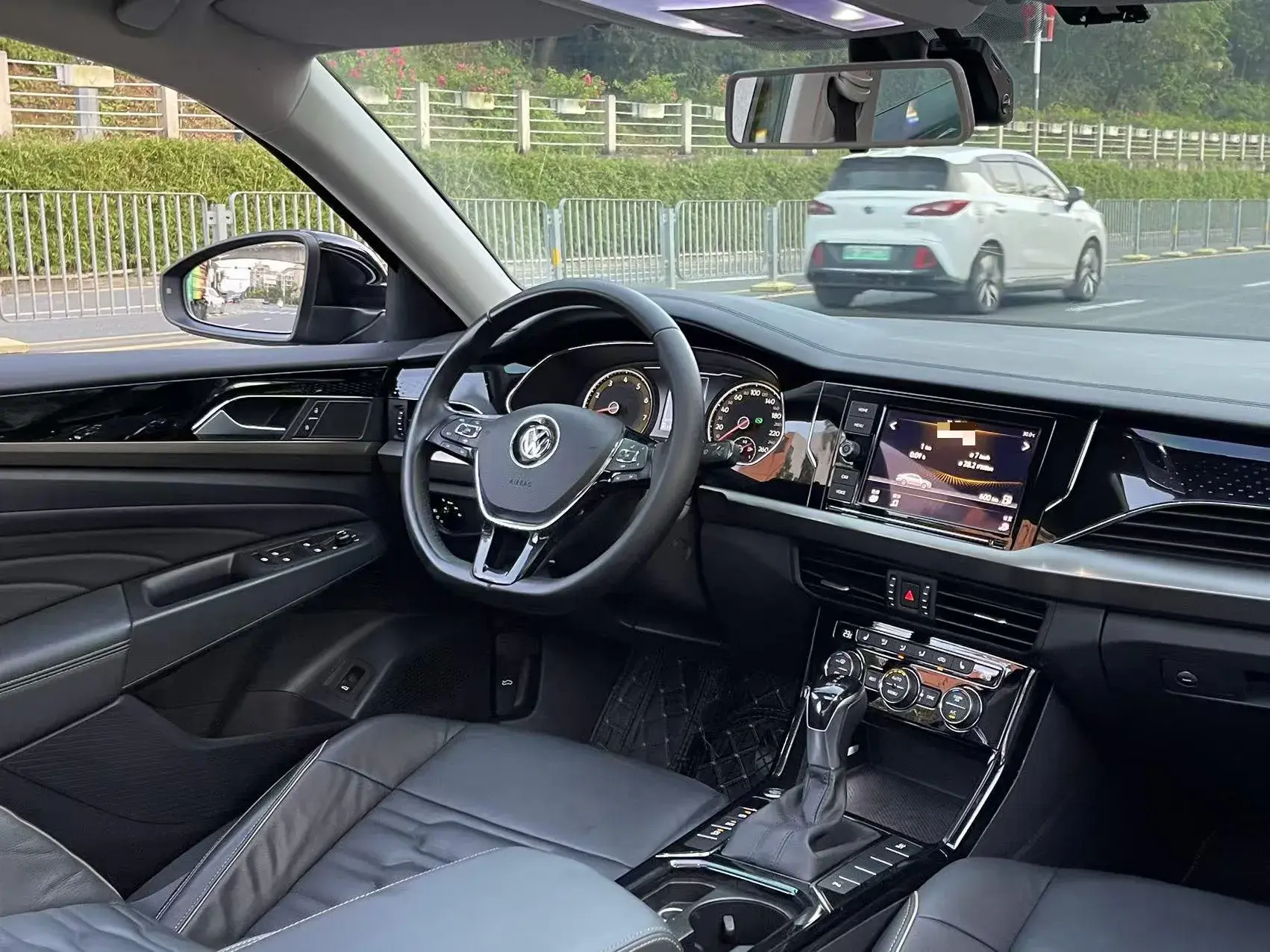 2019 VOLKSWAGEN PASSAT thumbnail 4