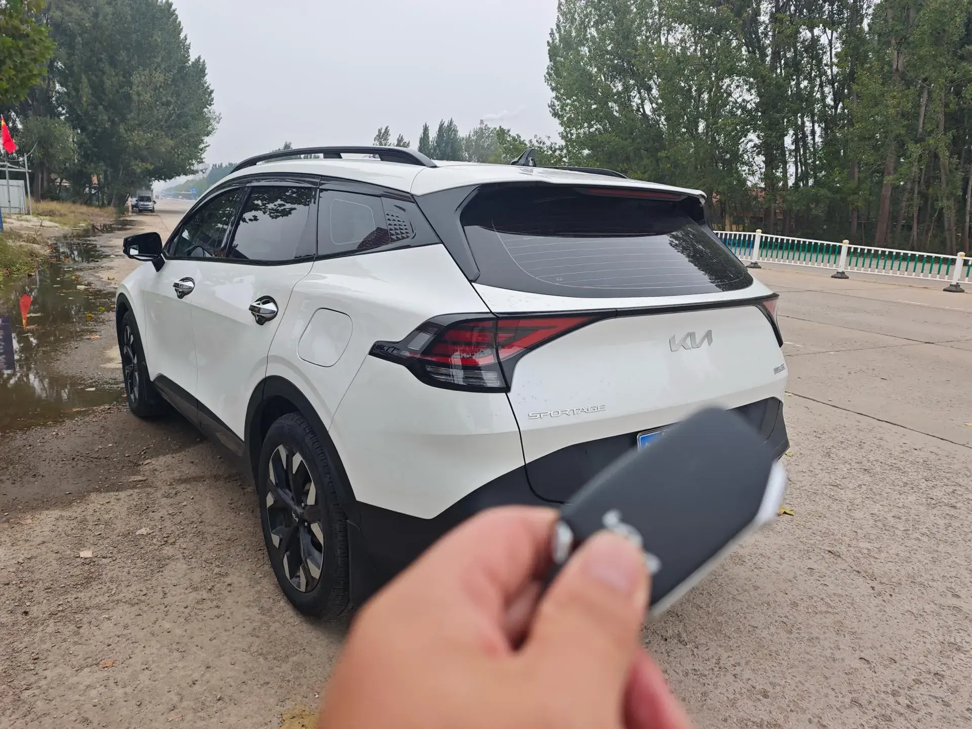 2023 KIA SPORTAGE thumbnail 4