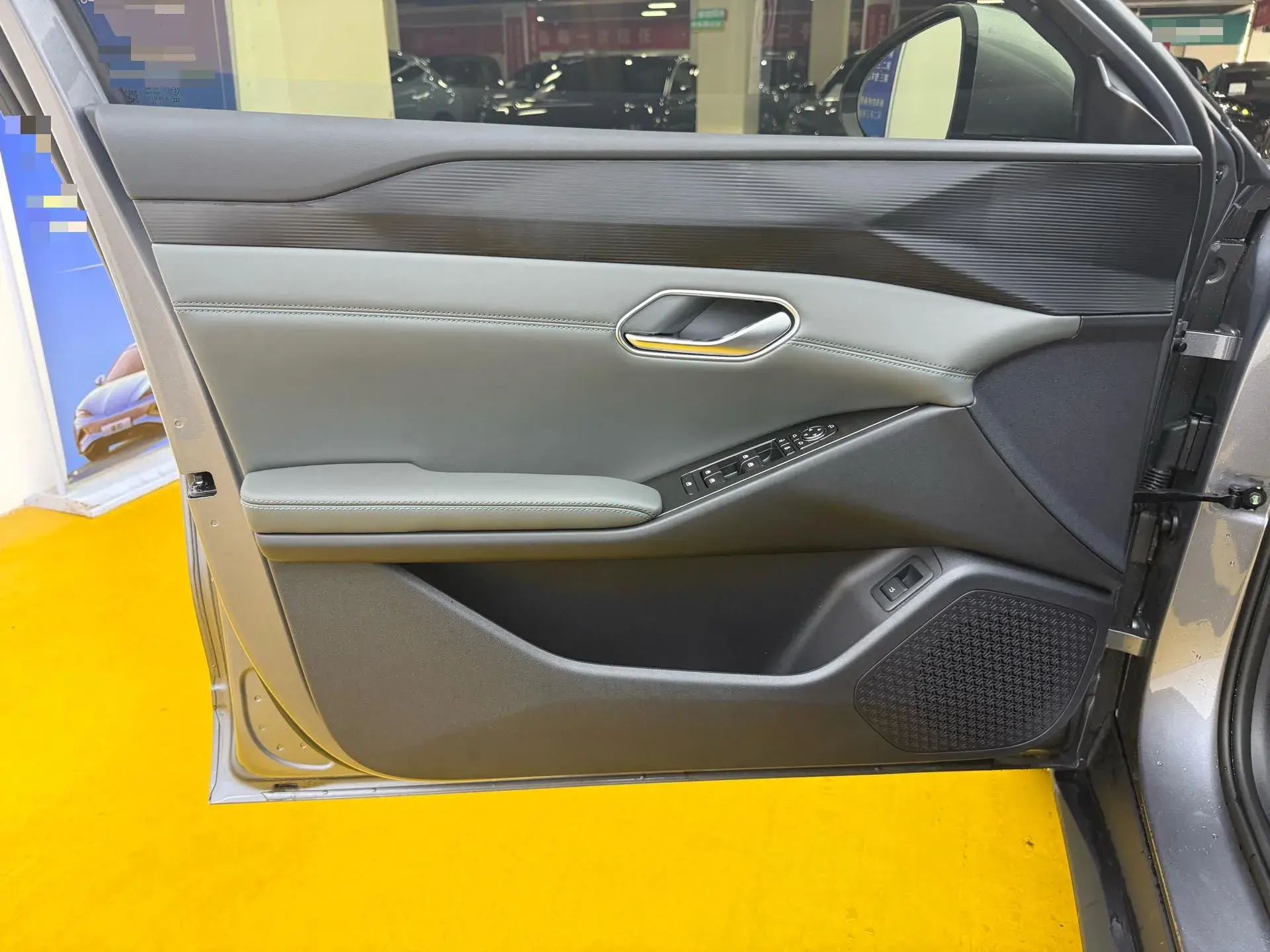 2025 BYD QINL thumbnail 3