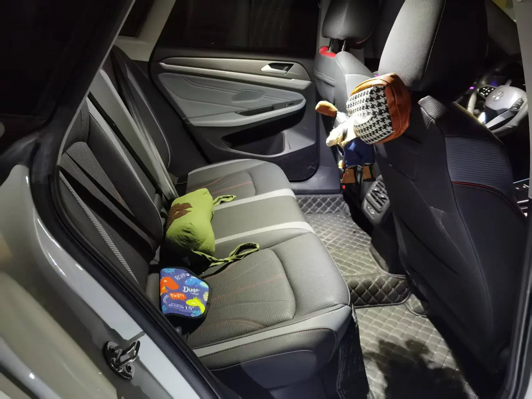 2022 VOLKSWAGEN LAMANDO thumbnail 4