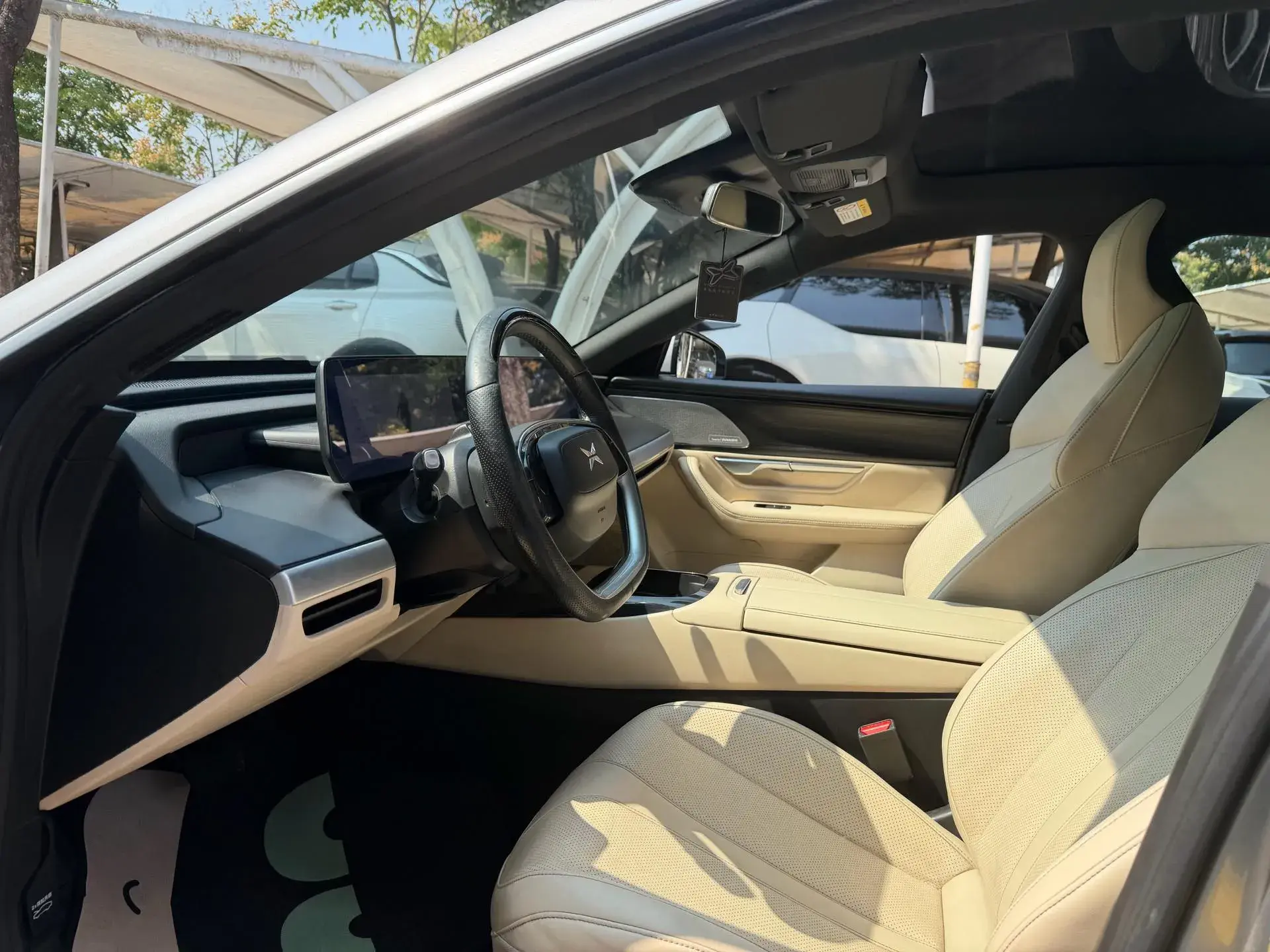 2020 XPENG P7 thumbnail 4