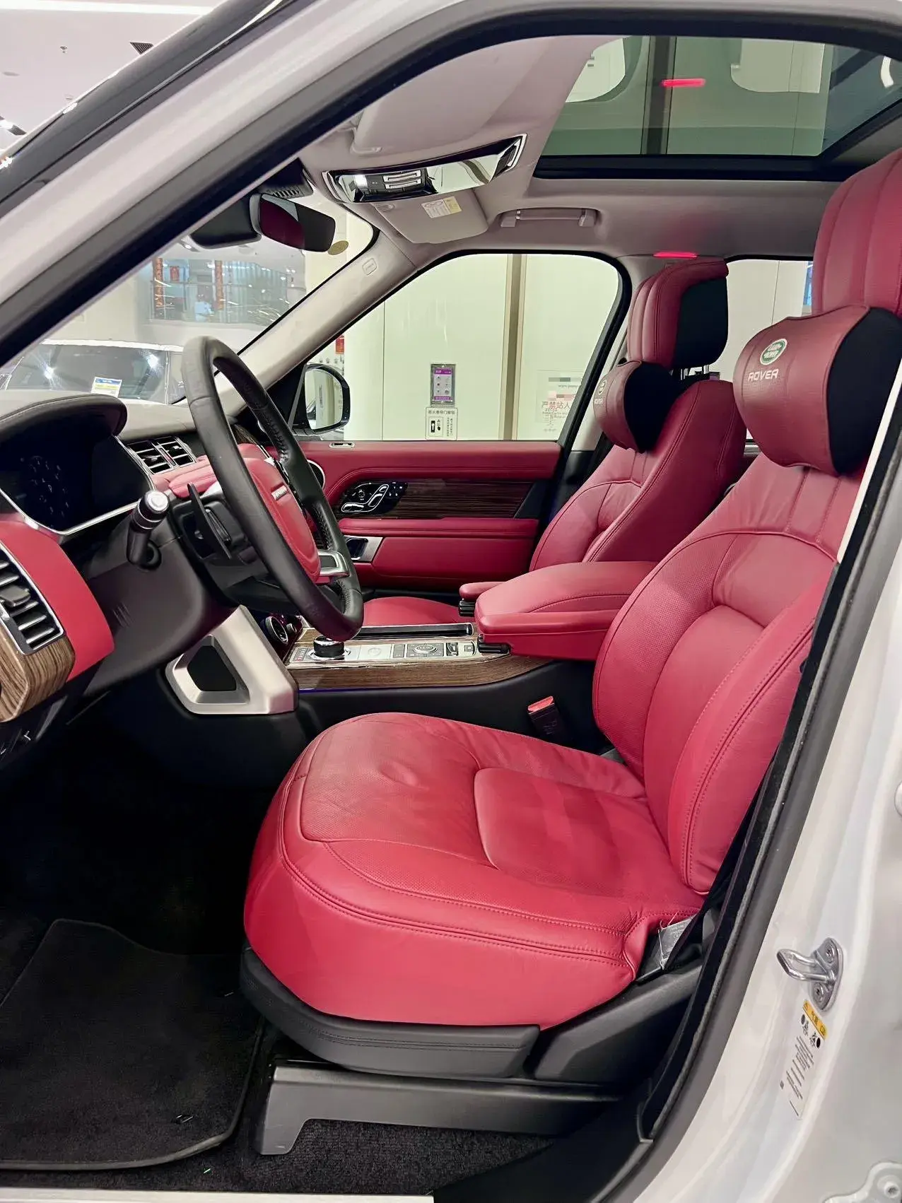 2018 LAND ROVER thumbnail 3