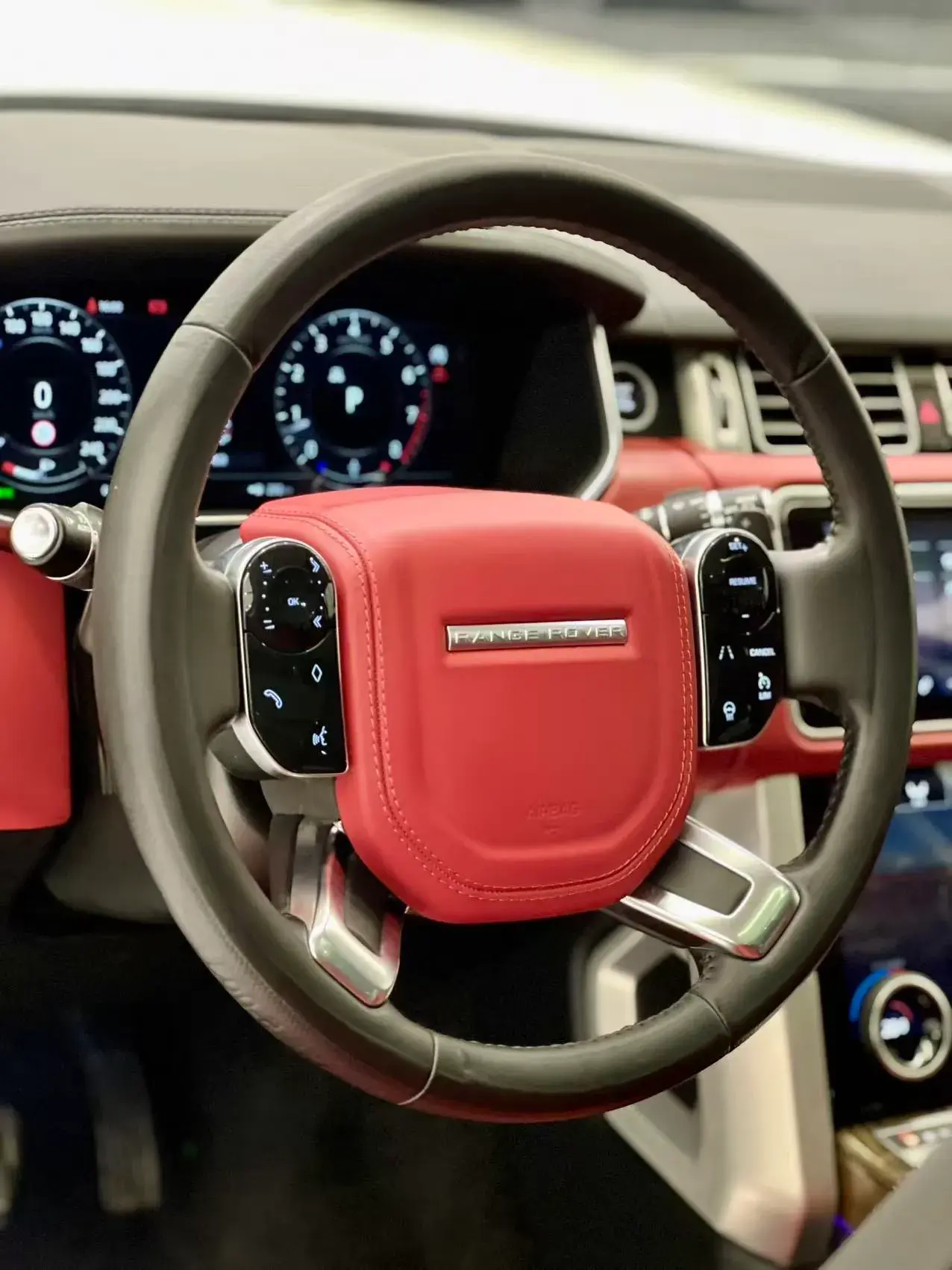 2018 LAND ROVER thumbnail 4