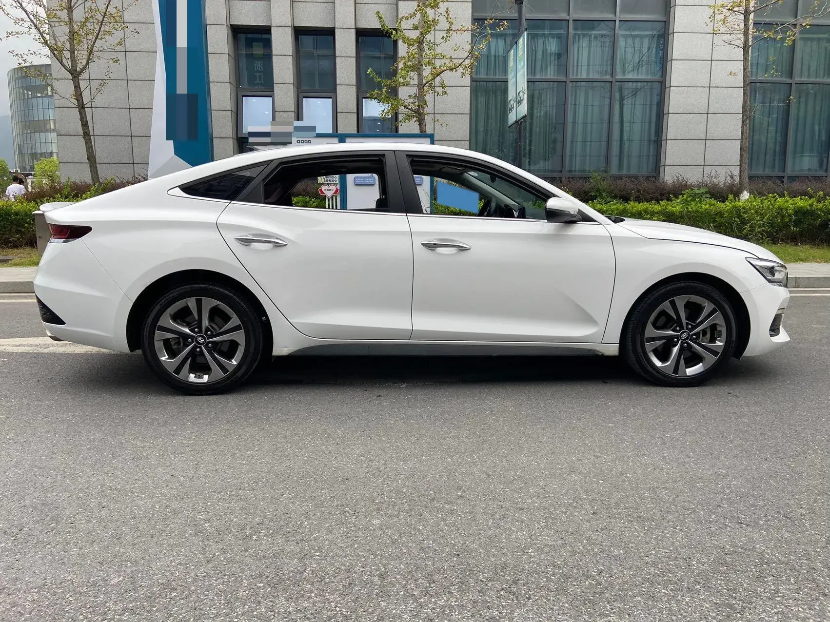 2019 HYUNDAI LA thumbnail 4