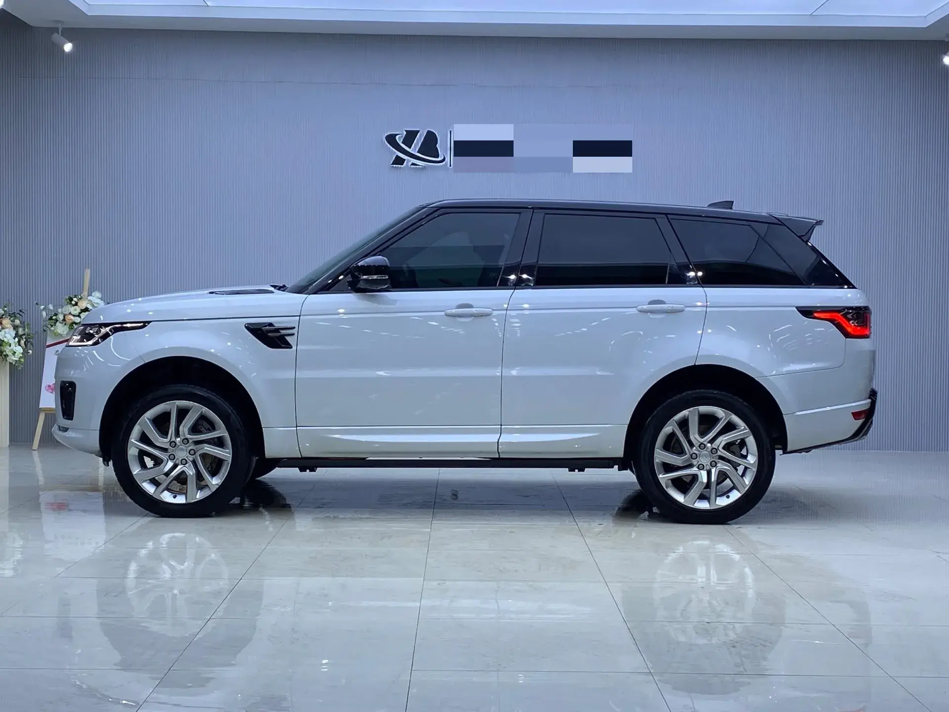 2018 LAND ROVER thumbnail 3