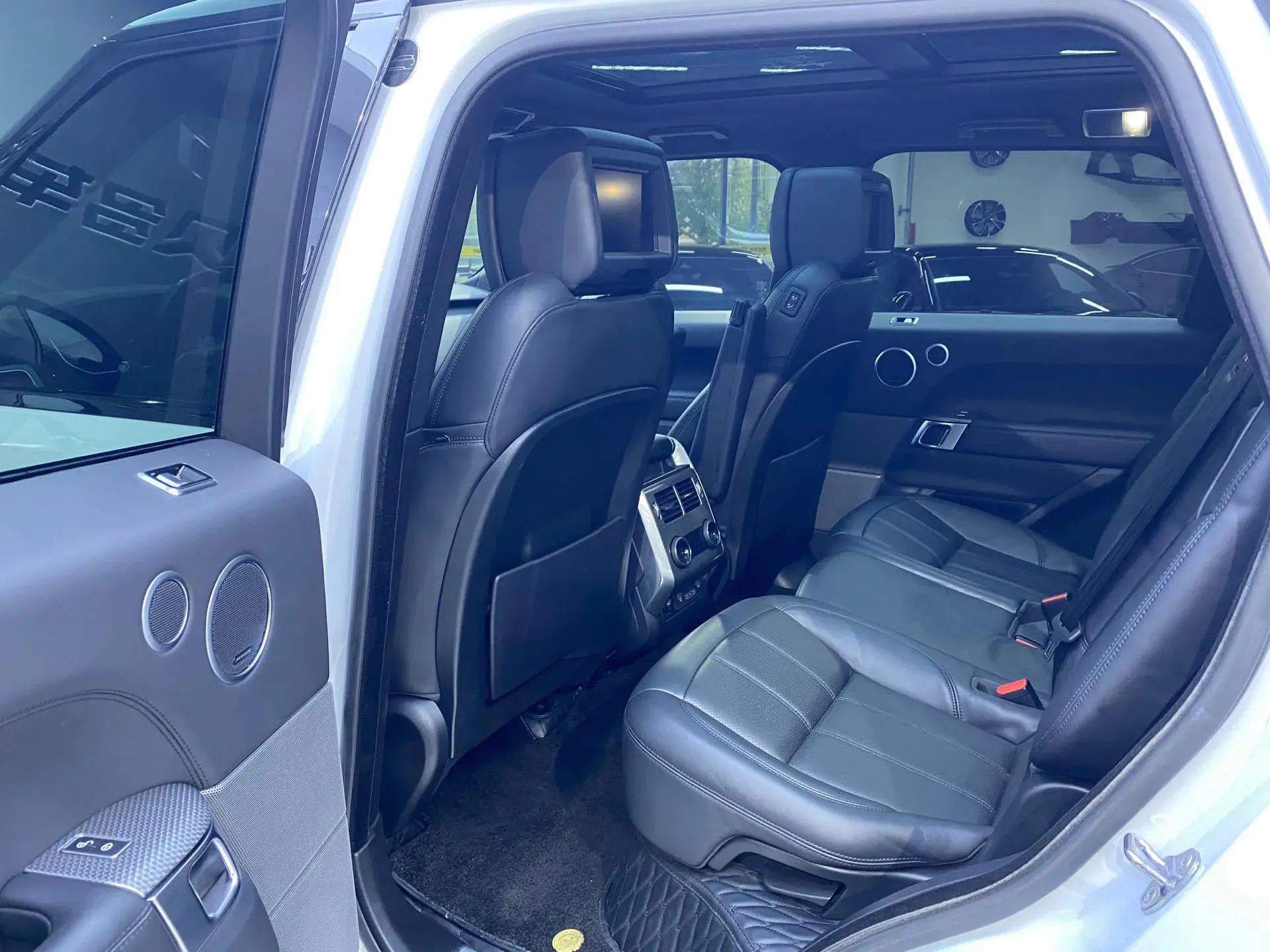 2018 LAND ROVER thumbnail 4