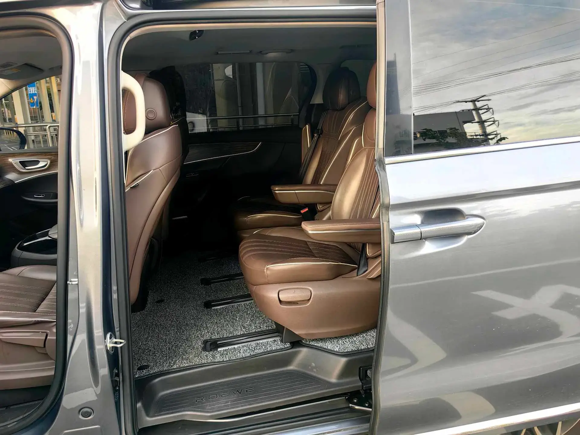 2022 ROEWE IMAX8 thumbnail 2