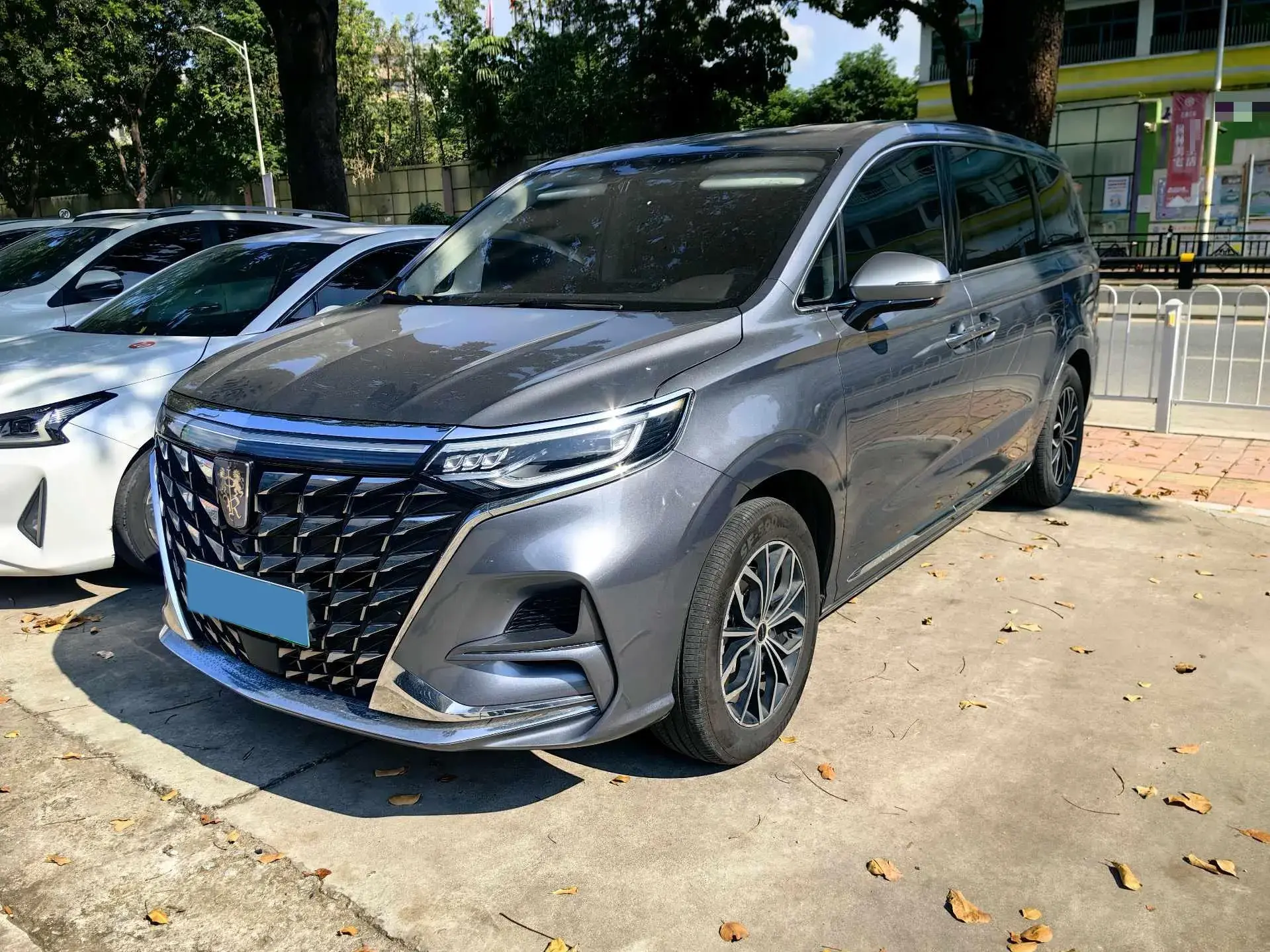 2022 ROEWE IMAX8 view 1
