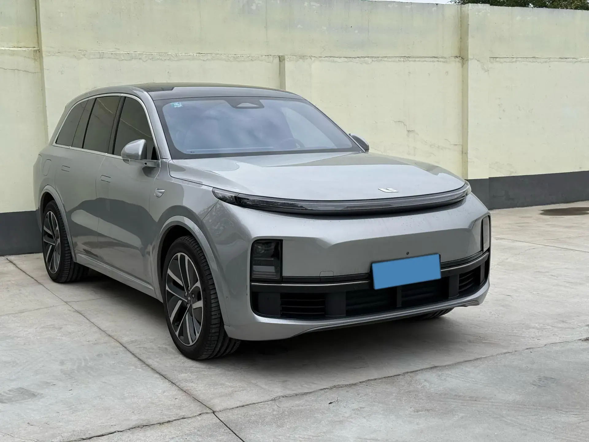 2023 LI L8 thumbnail 3