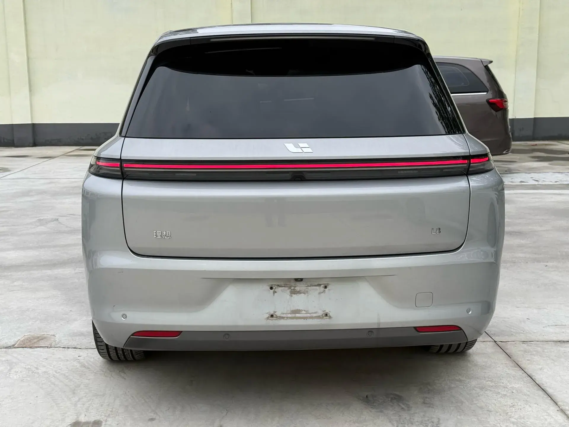 2023 LI L8 thumbnail 4