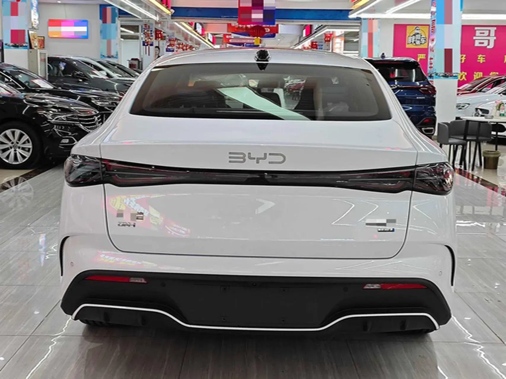 2025 BYD SEAL thumbnail 3