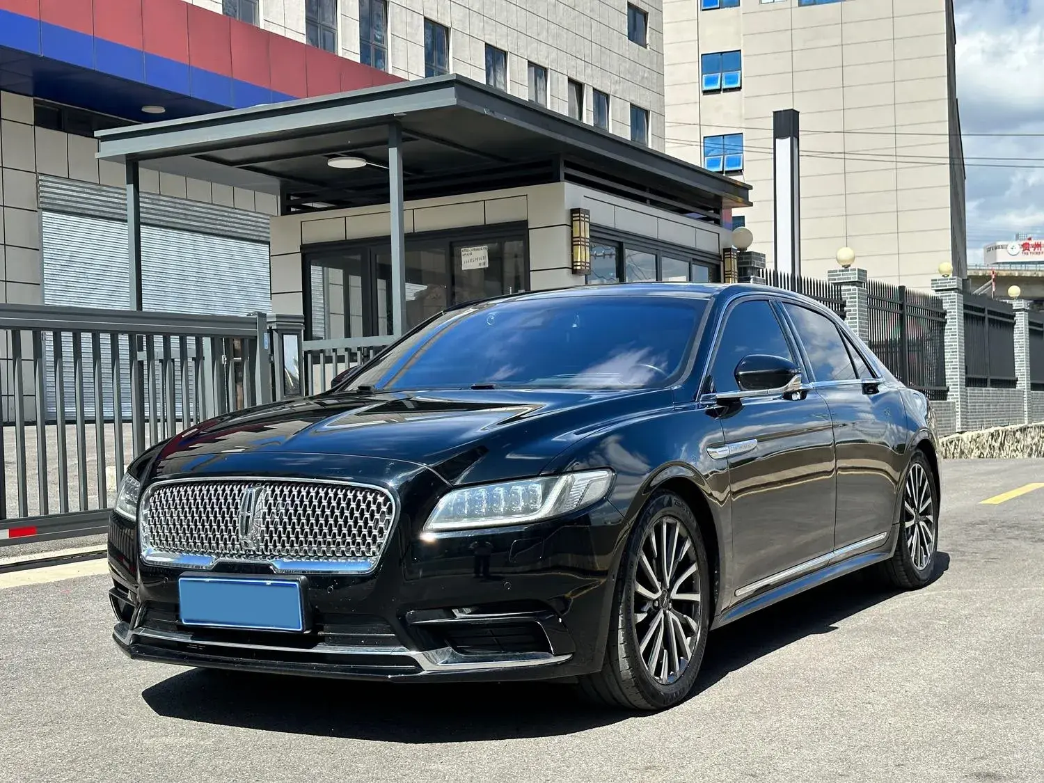 2018 LINCOLN CONTINENTAL view 1