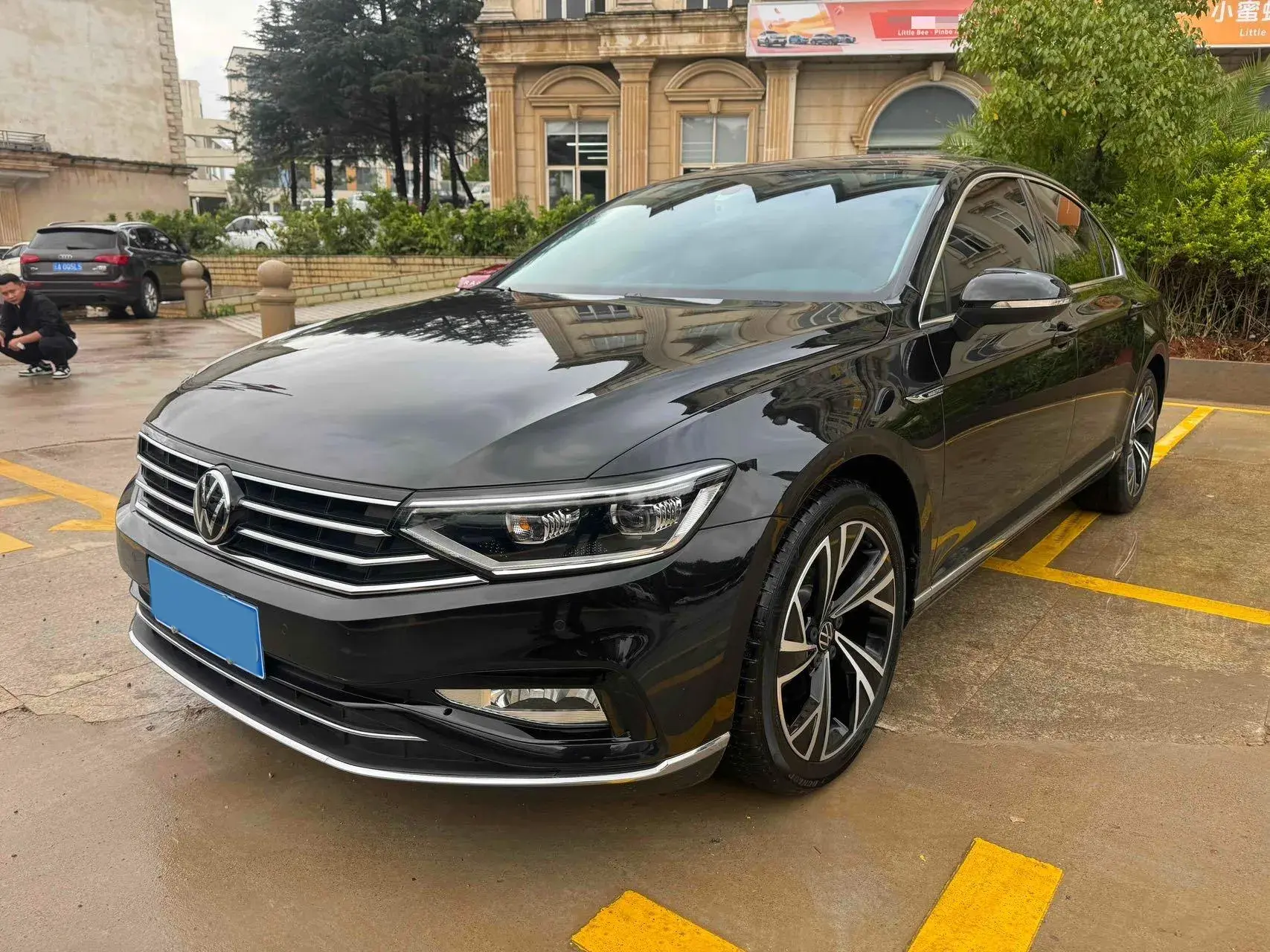 2021 VOLKSWAGEN MAGOTAN view 1