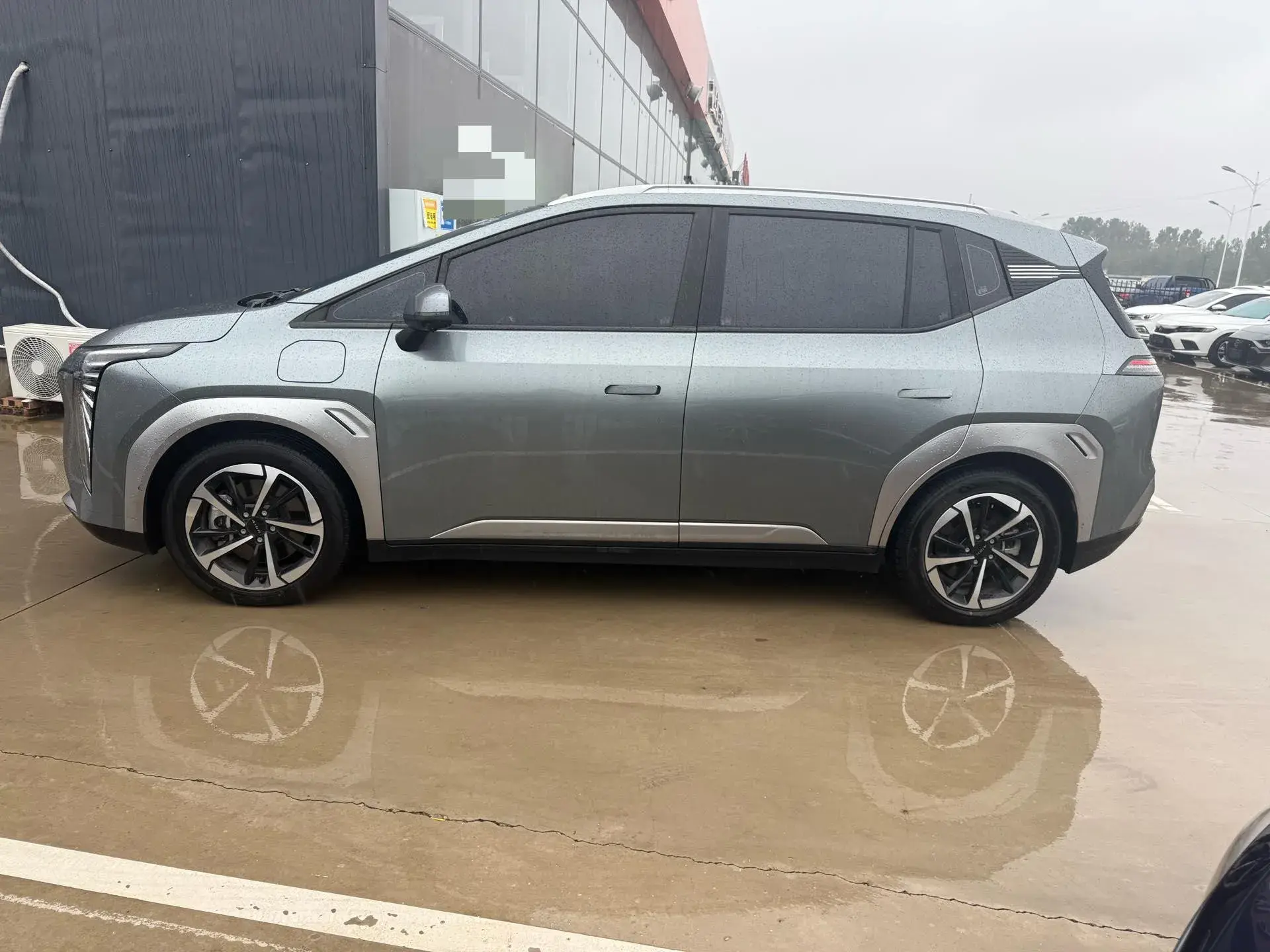 2023 AION Y thumbnail 2