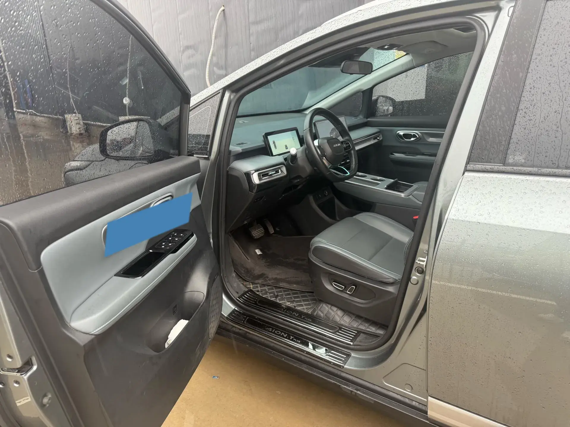 2023 AION Y thumbnail 3