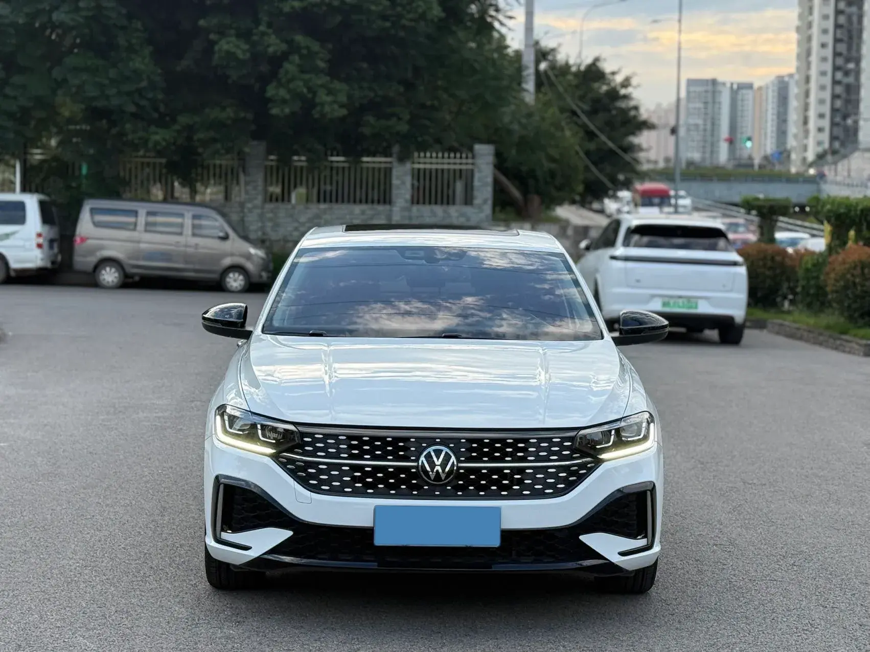 2023 VOLKSWAGEN LAVIDA thumbnail 3