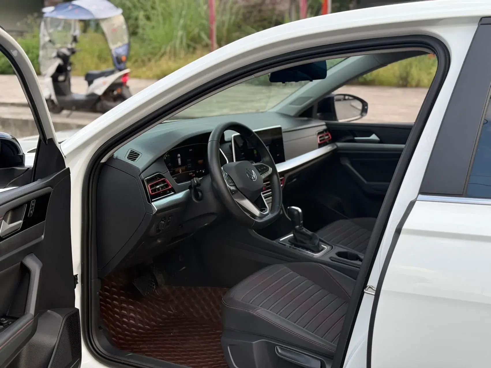 2023 VOLKSWAGEN LAVIDA thumbnail 2