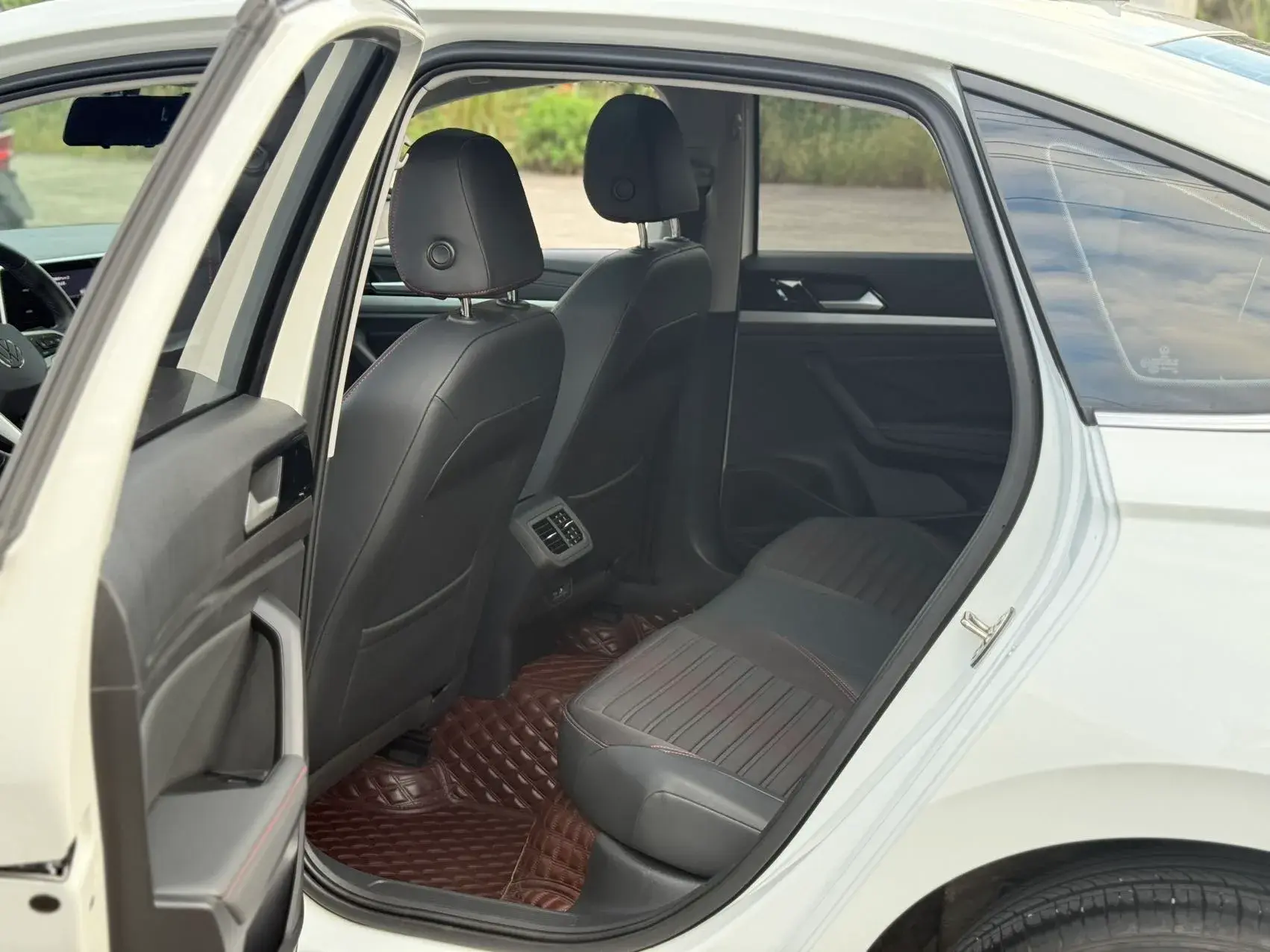 2023 VOLKSWAGEN LAVIDA thumbnail 4