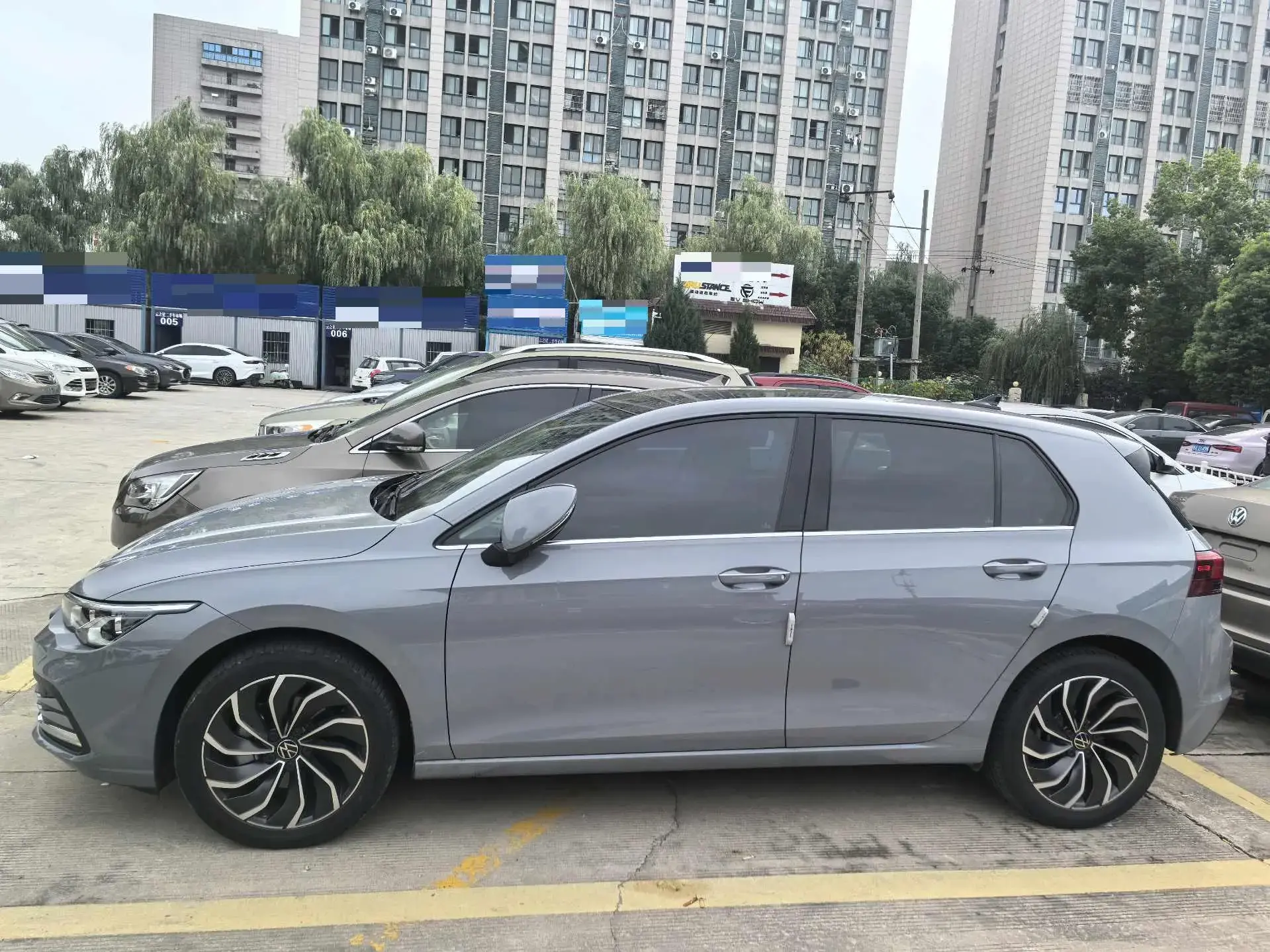 2024 VOLKSWAGEN GOLF thumbnail 3