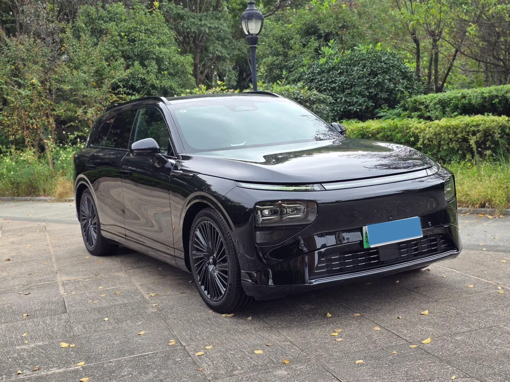 2025 XPENG G9 thumbnail 3