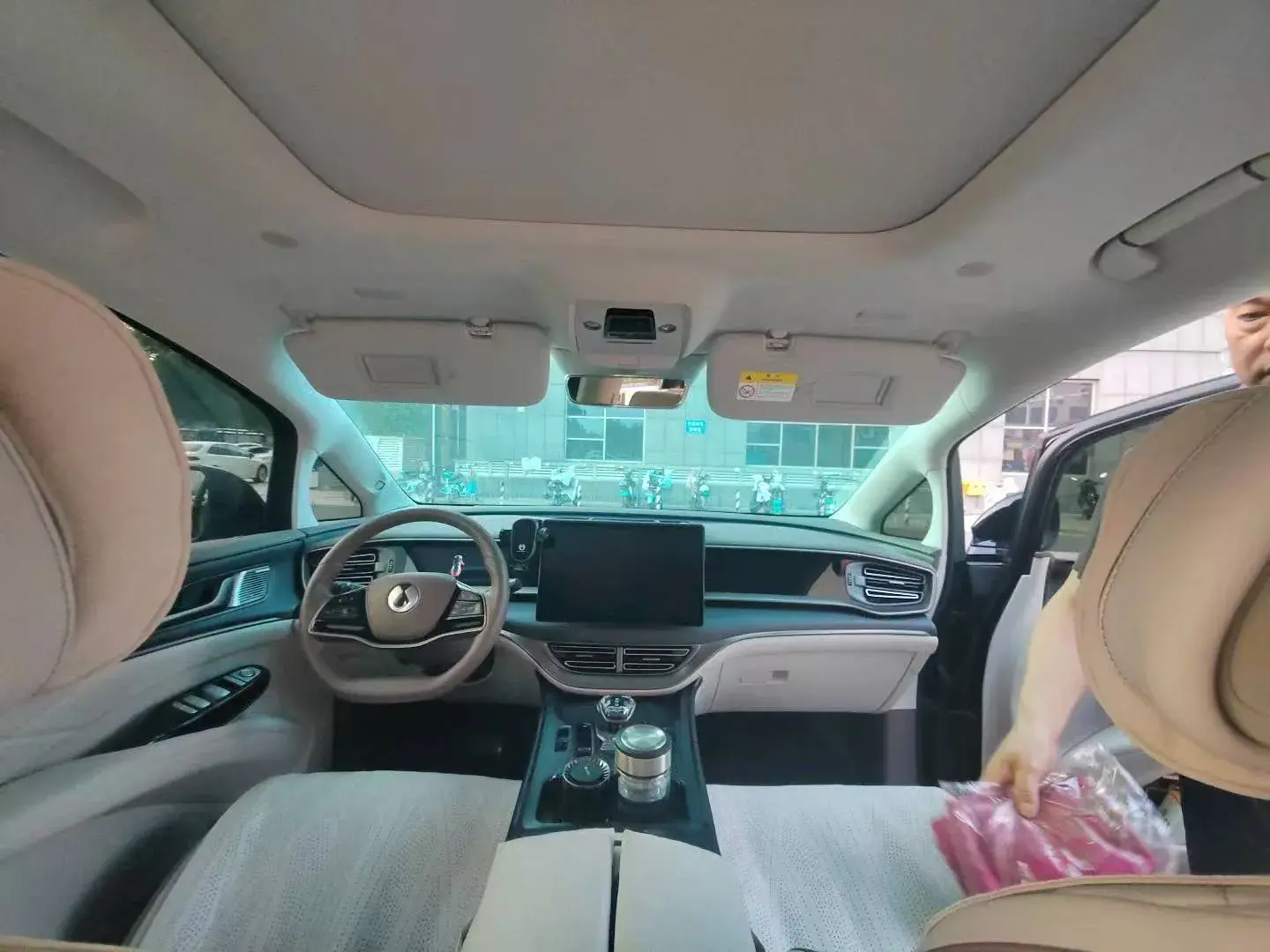 2024 DENZA D9 thumbnail 3