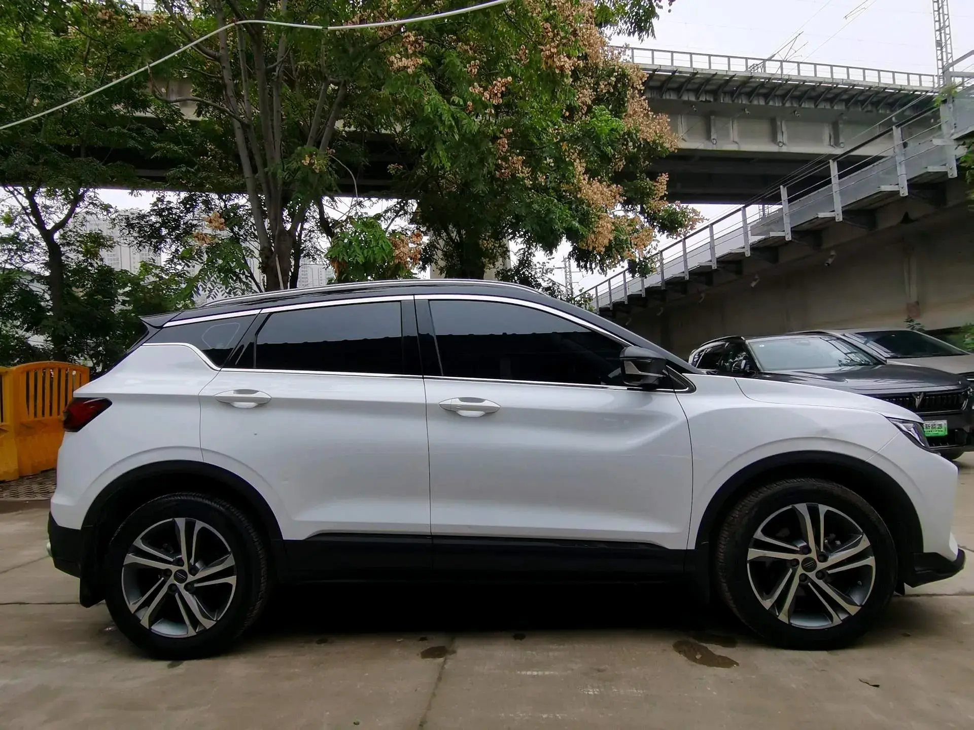 2021 GEELY COOLRAY thumbnail 3