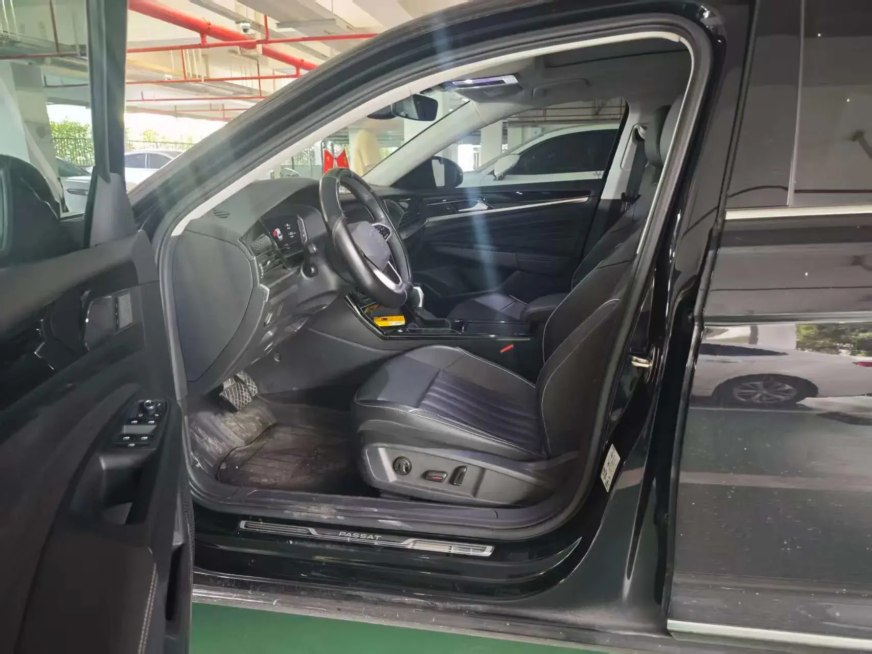 2023 VOLKSWAGEN PASSAT thumbnail 4