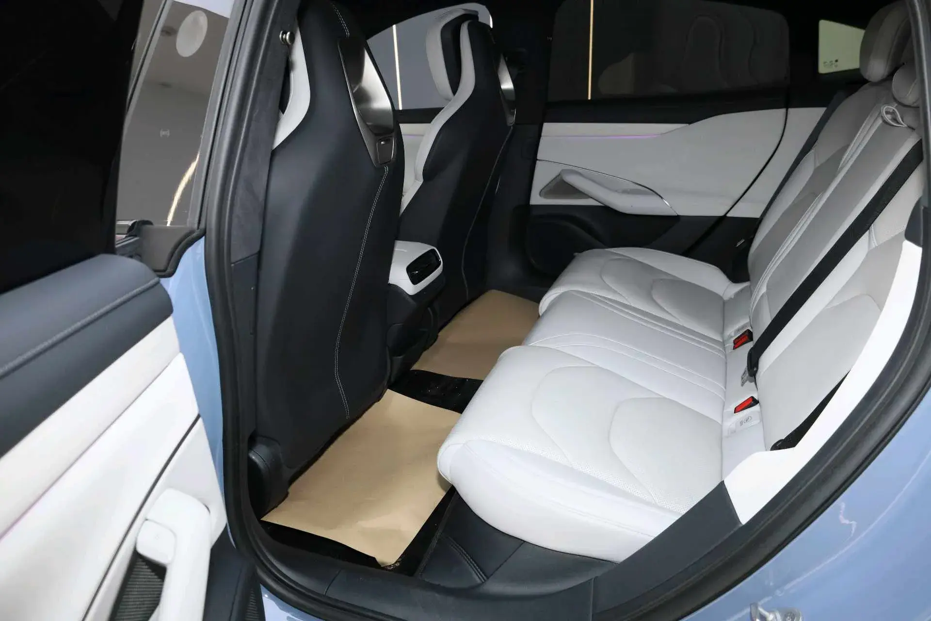 2024 MI SU7 thumbnail 3