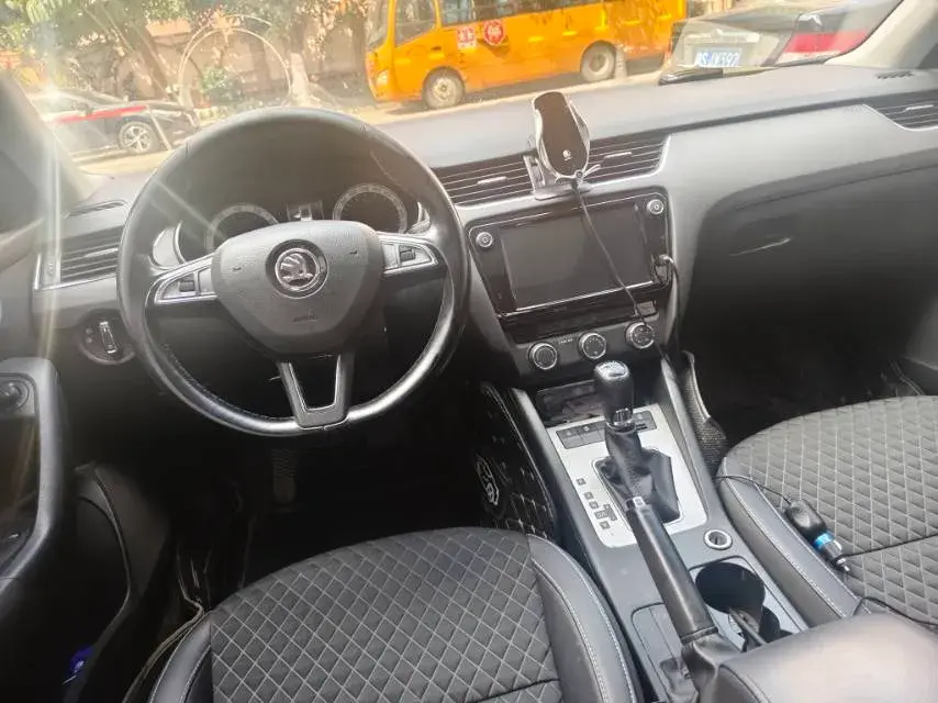 2018 SKODA OCTAVIA thumbnail 3