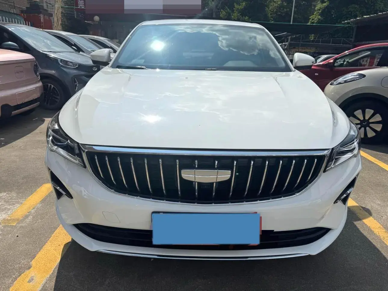 2025 GEELY EMGRAND thumbnail 2