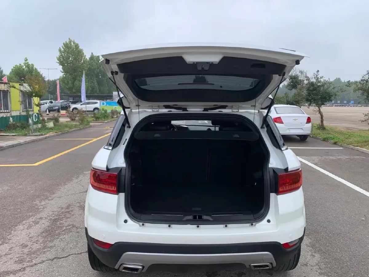 2015 Landwind X7 2.0T 190HP L4 8AT,autocango,china used car exporter,china ev exporter,chinese used car exporter,chinese used ev exporter