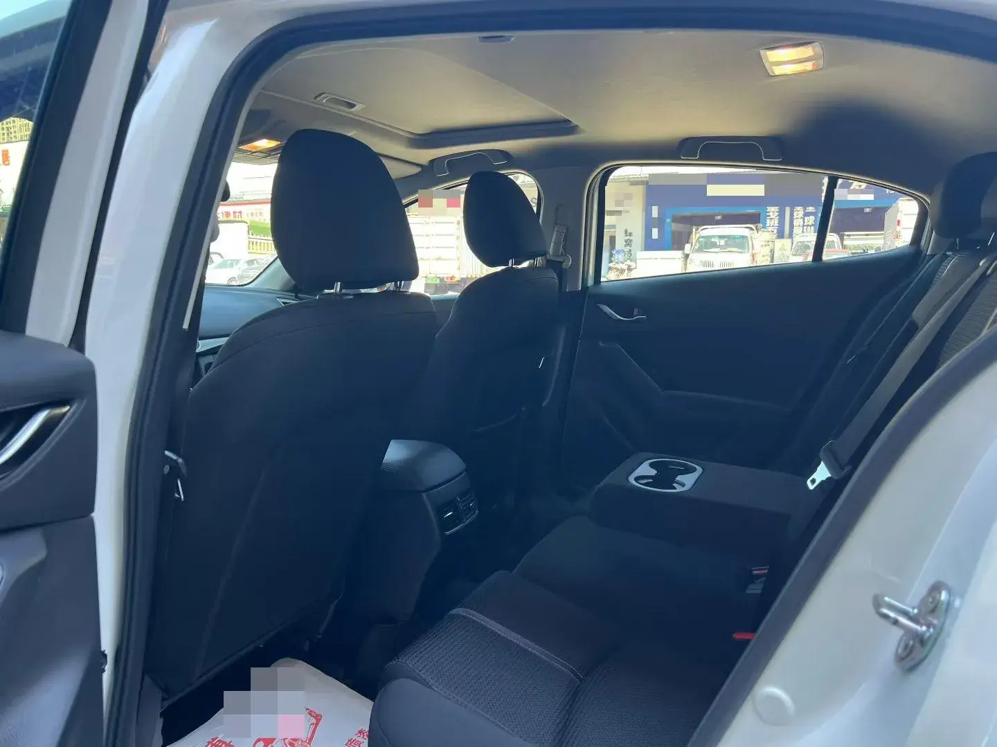 2017 MAZDA 3 thumbnail 4