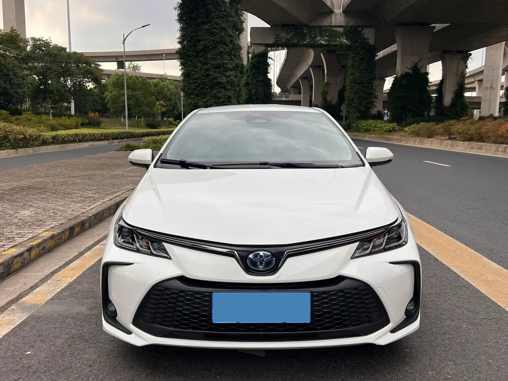 2023 TOYOTA COROLLA thumbnail 2