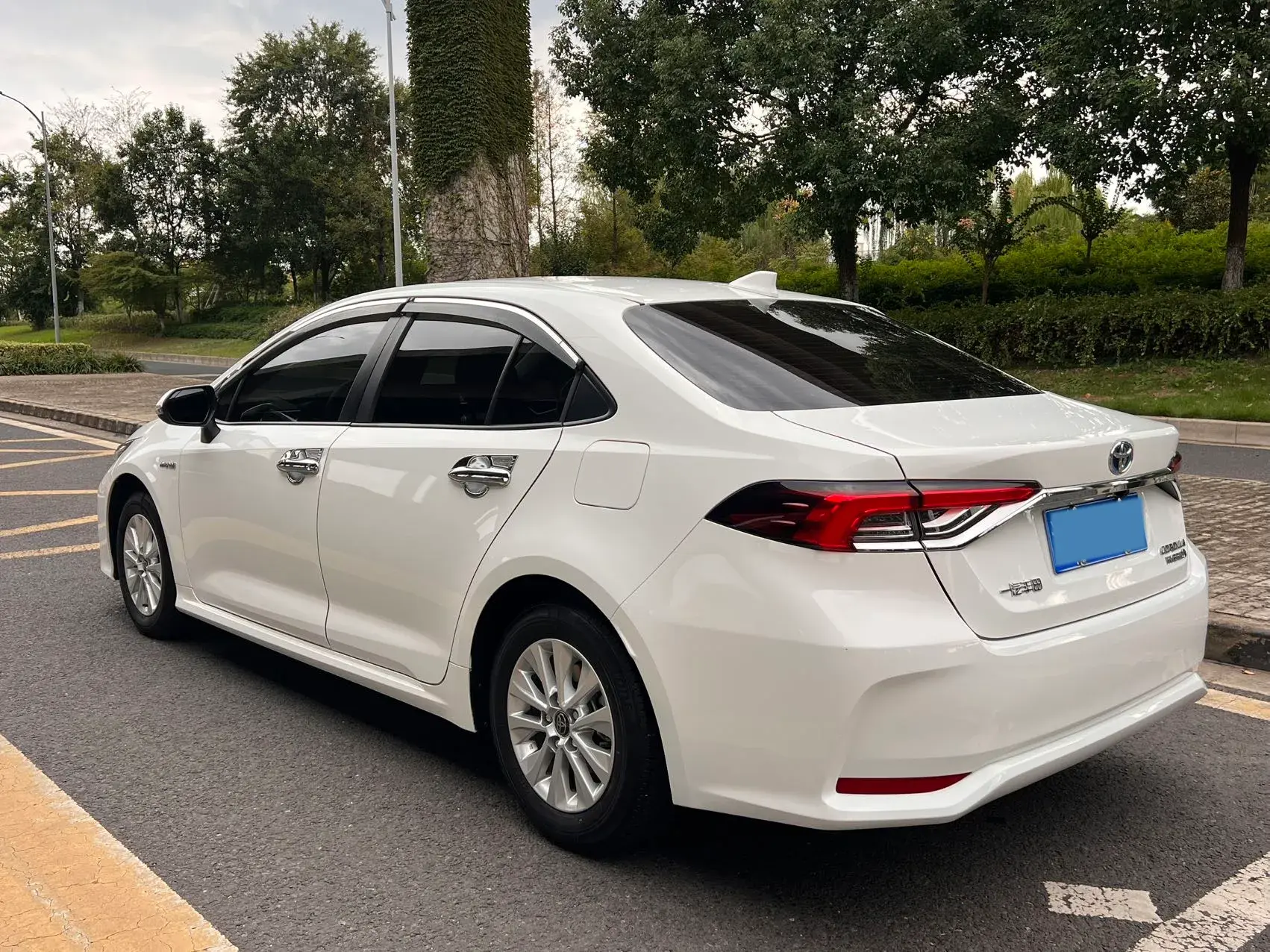 2023 TOYOTA COROLLA thumbnail 4