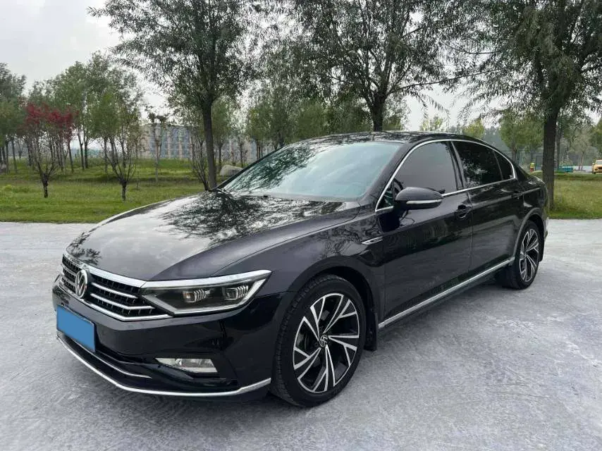 2021 VOLKSWAGEN MAGOTAN view 1