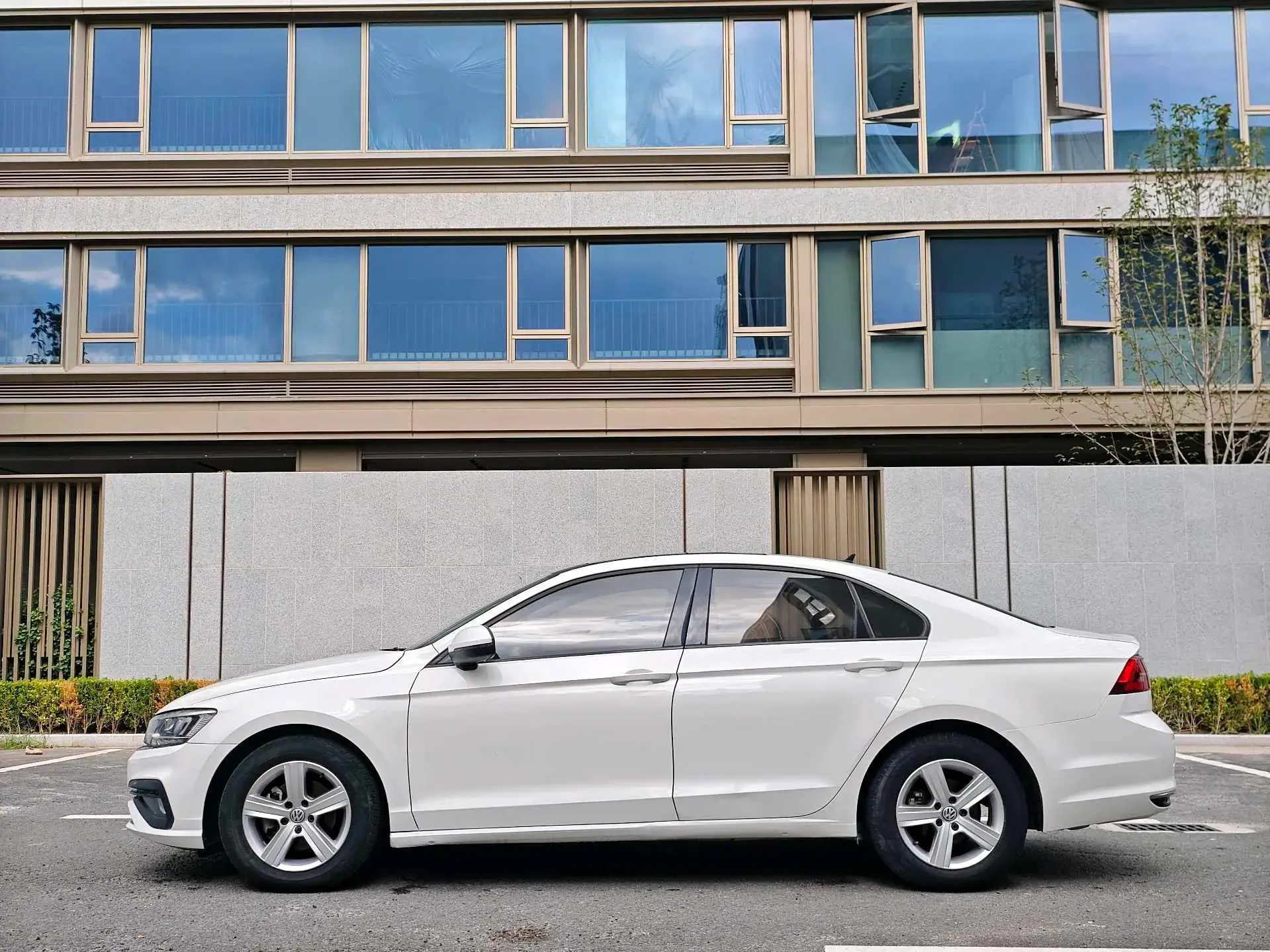 2019 VOLKSWAGEN LAMANDO thumbnail 3